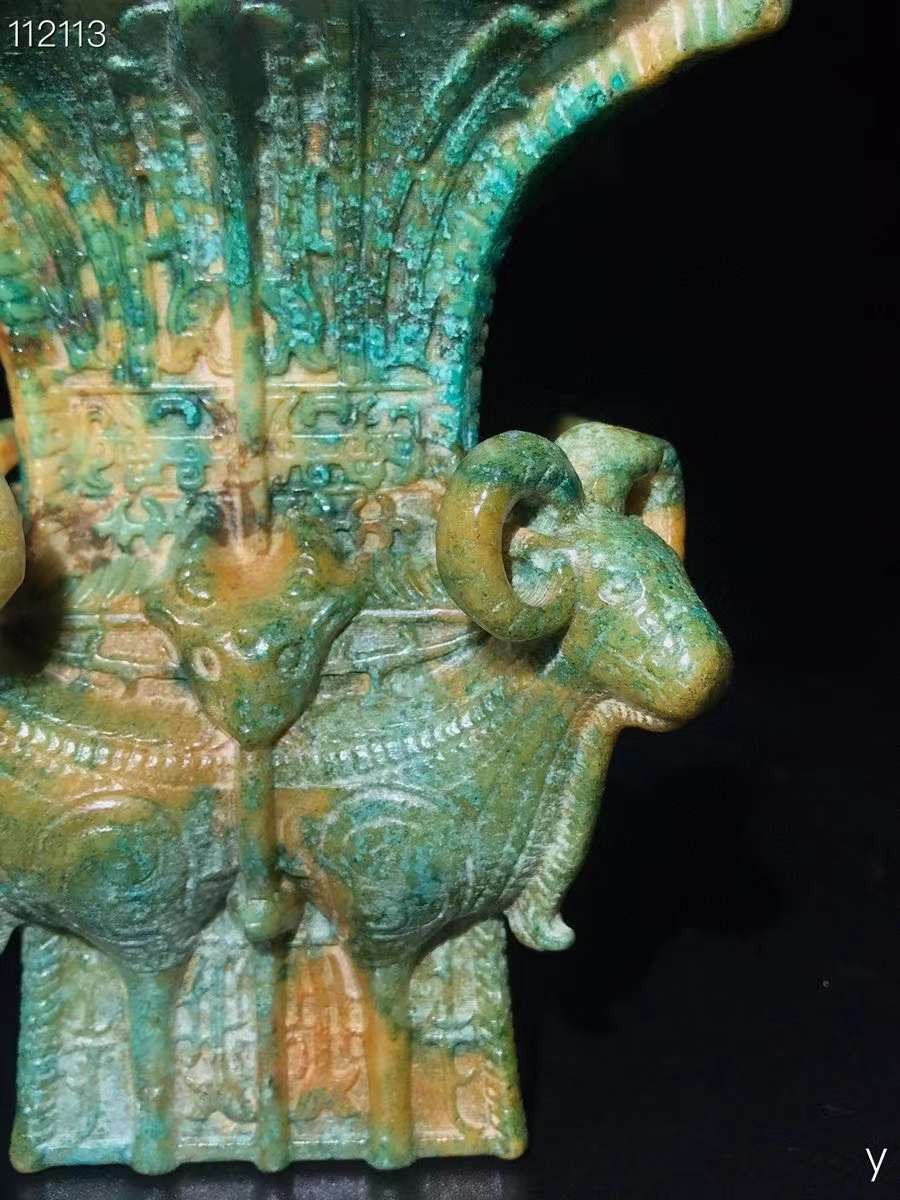 高古玉四羊方尊、雕工精湛，包浆老道，沁色完美，玉质温润细腻，收藏佳品！ 高古玉四羊方尊、雕工精湛，包浆老道，沁色完美，玉质温润细腻，收藏佳品！