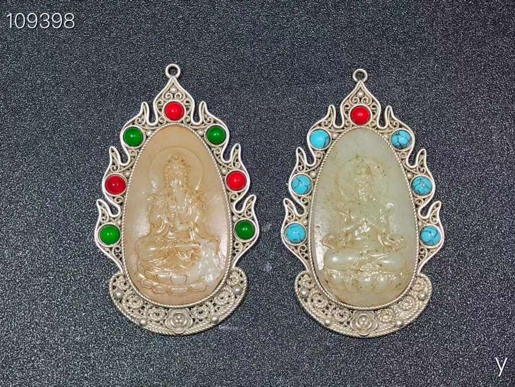 和田玉镶银佛像挂件，雕工精湛，包浆老道，沁色完美，玉质温润细腻，收藏佳品！