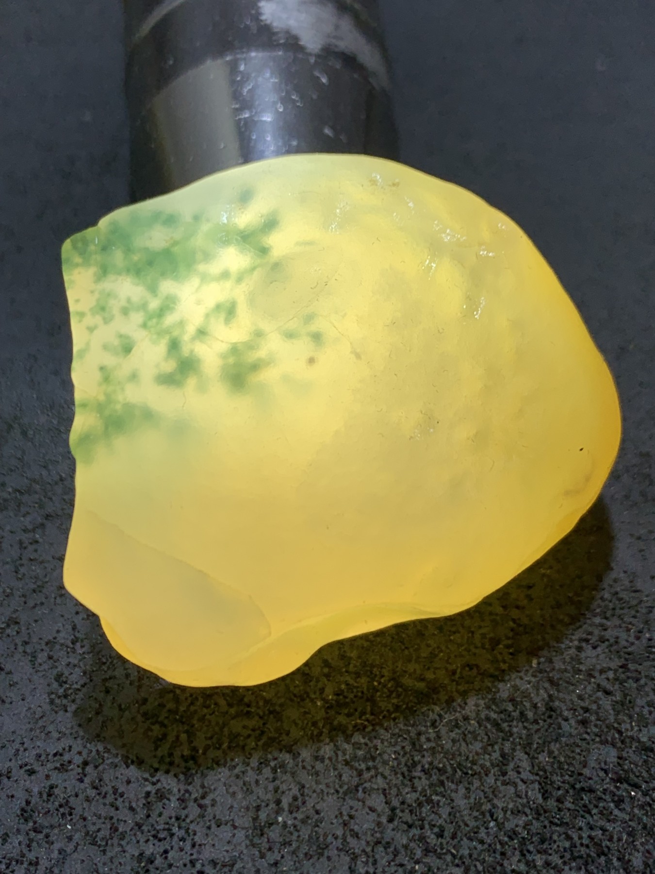 放福利！精美天然戈壁绿草花沁白玛瑙原石一颗