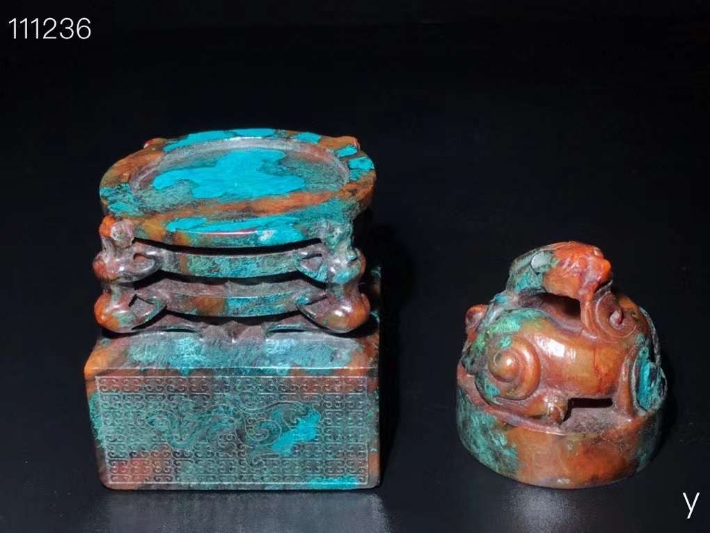 和田玉璃龙套章，玉质细腻，包浆厚重，沁色入骨，雕工精细，品相完美，细节如图！