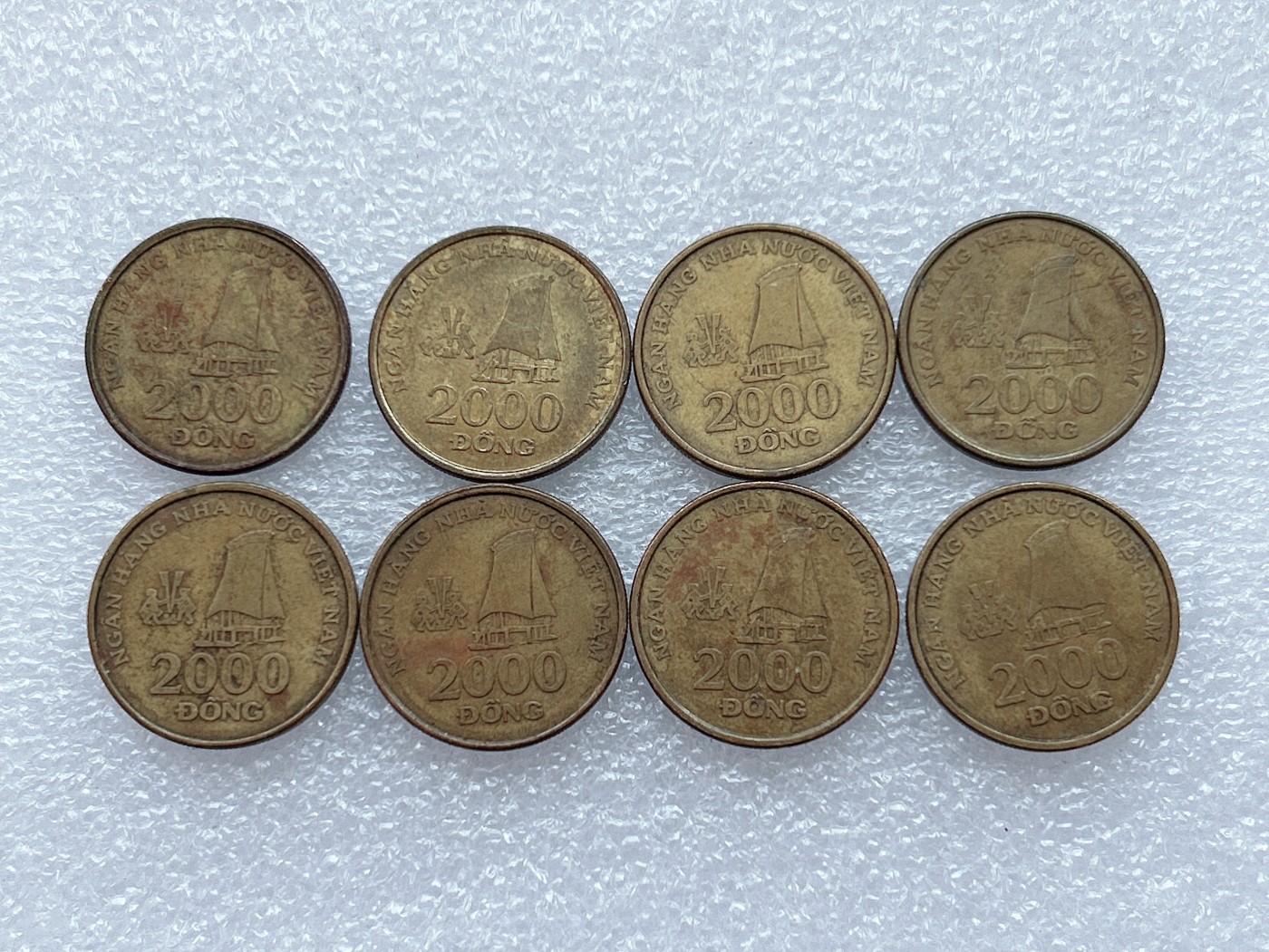 全场一元起拍 世界钱币散币场 第29期 越南2000盾铜币8枚 2003年