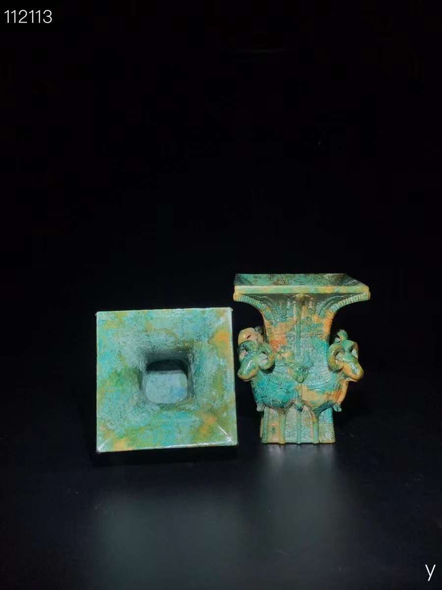 高古玉四羊方尊、雕工精湛，包浆老道，沁色完美，玉质温润细腻，收藏佳品！ 高古玉四羊方尊、雕工精湛，包浆老道，沁色完美，玉质温润细腻，收藏佳品！