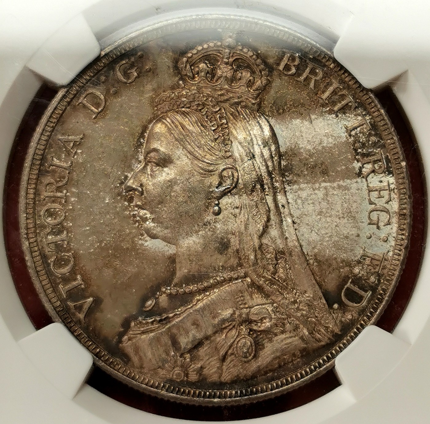 凡希社世界钱币微拍第二百五十期 1887英国老维高冠马剑大银NGC-MS63灰彩底板一流！