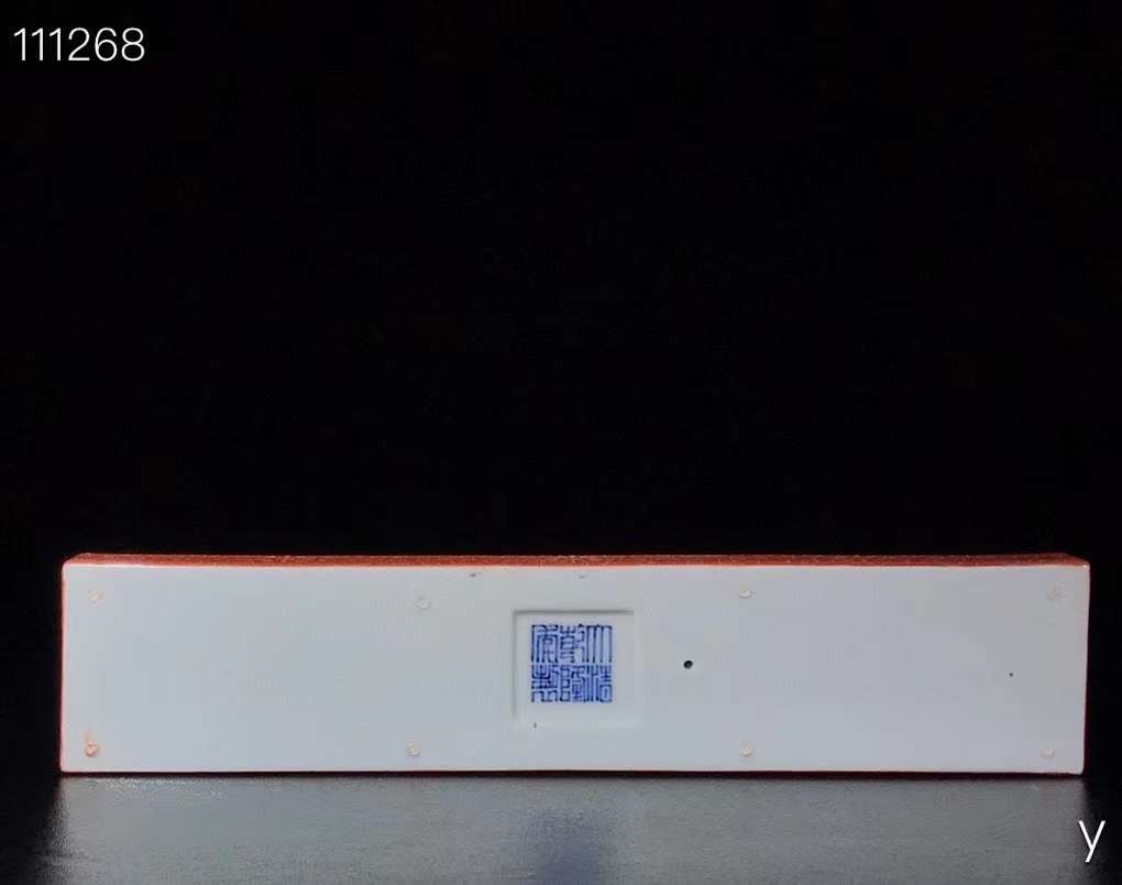 乾隆诗文摆件，器型少见、釉色纯正、纯手工胎，器形优美，造型周正挺拔，品相完整！