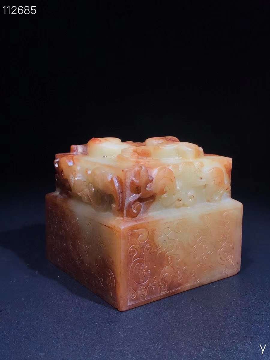 和田玉璃龙印章：材质和田玉，玉质细腻，包浆油润，雕工精细，线条流畅，品相完美，细节如图，