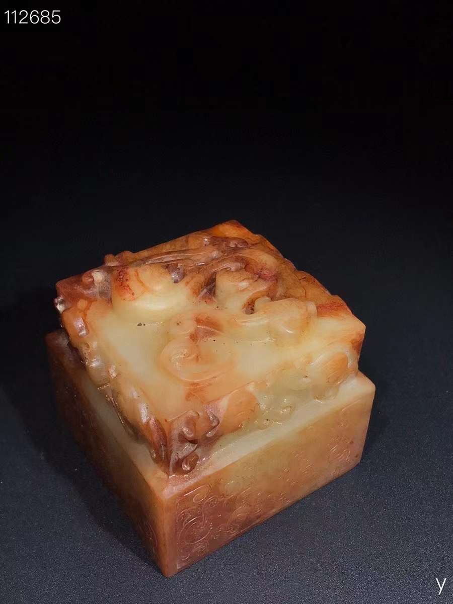 和田玉璃龙印章：材质和田玉，玉质细腻，包浆油润，雕工精细，线条流畅，品相完美，细节如图，