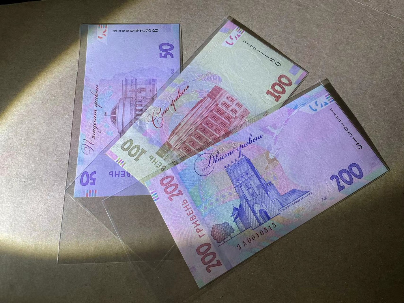 【Blue Auction】✨世界纸币精拍第380期【精】 【一组3张 包含倒置号和无47】乌克兰 2021年50-100-200格里夫纳 独立30周年纪念钞 全新UNC 