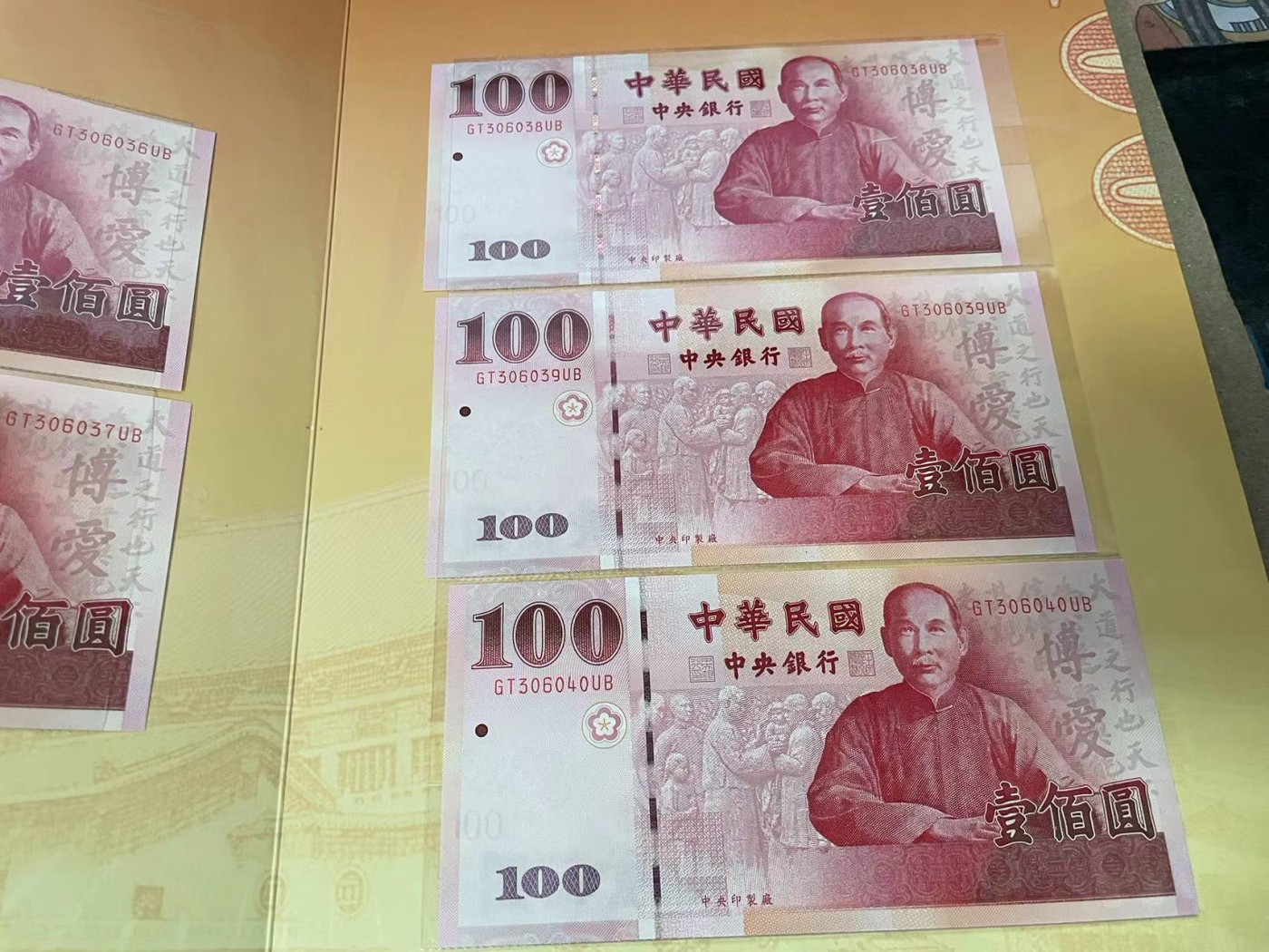 【Blue Auction】✨世界纸币精拍第380期【精】 【原装册】台湾 辛亥革命100周年 纪念册 内含100元10连钞&10枚10元硬币 全新UNC