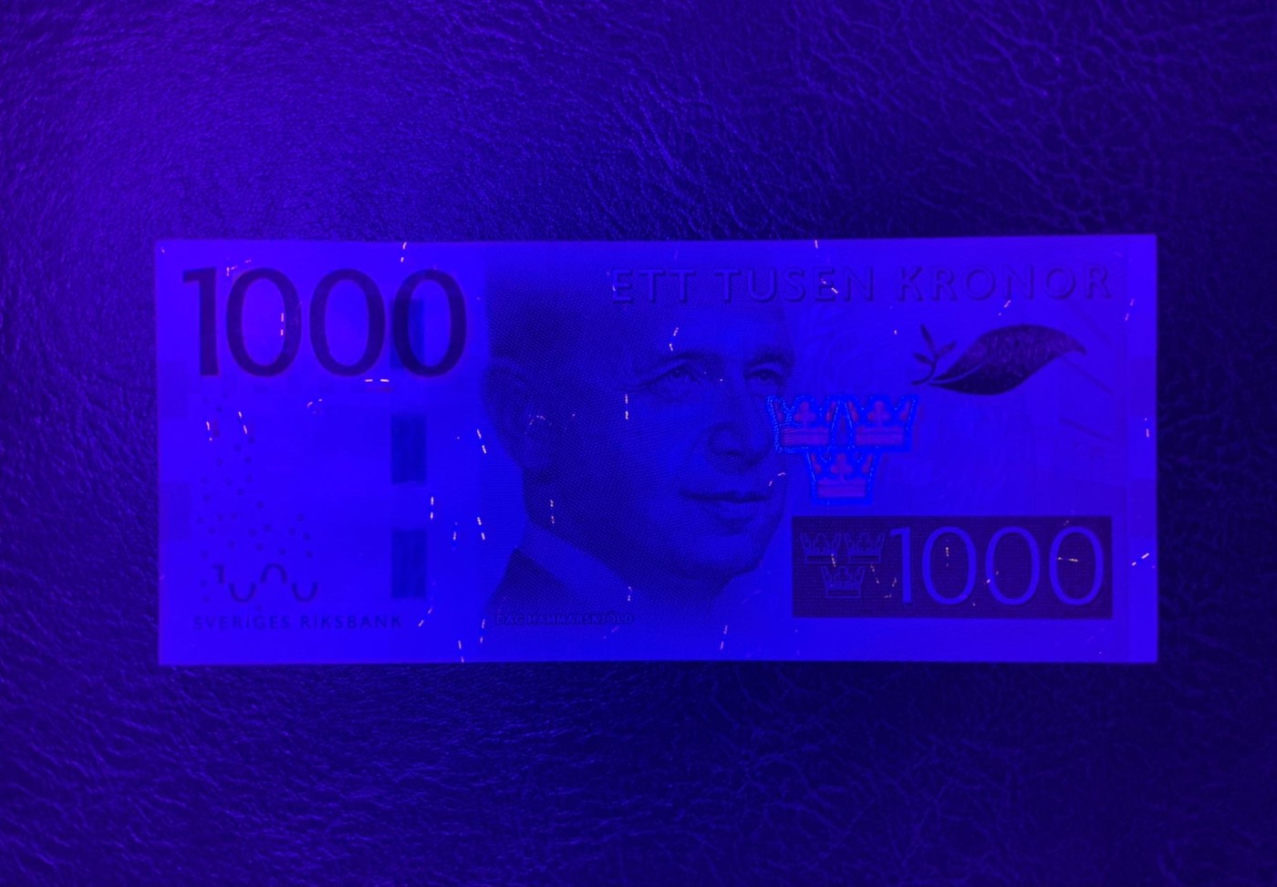 收藏联盟Quantum Auction 第296期拍卖  瑞典2015年1000克朗 品相UNC  角微瑕 瑞典前外长 第二任联合国秘书长达格·哈马舍尔德