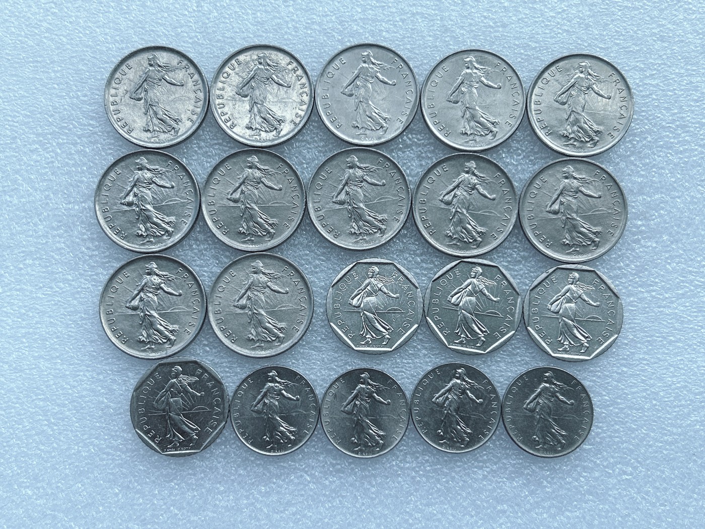 海外回流1元起拍小铺 各国钱币散币场 第1期 法国 播种女生