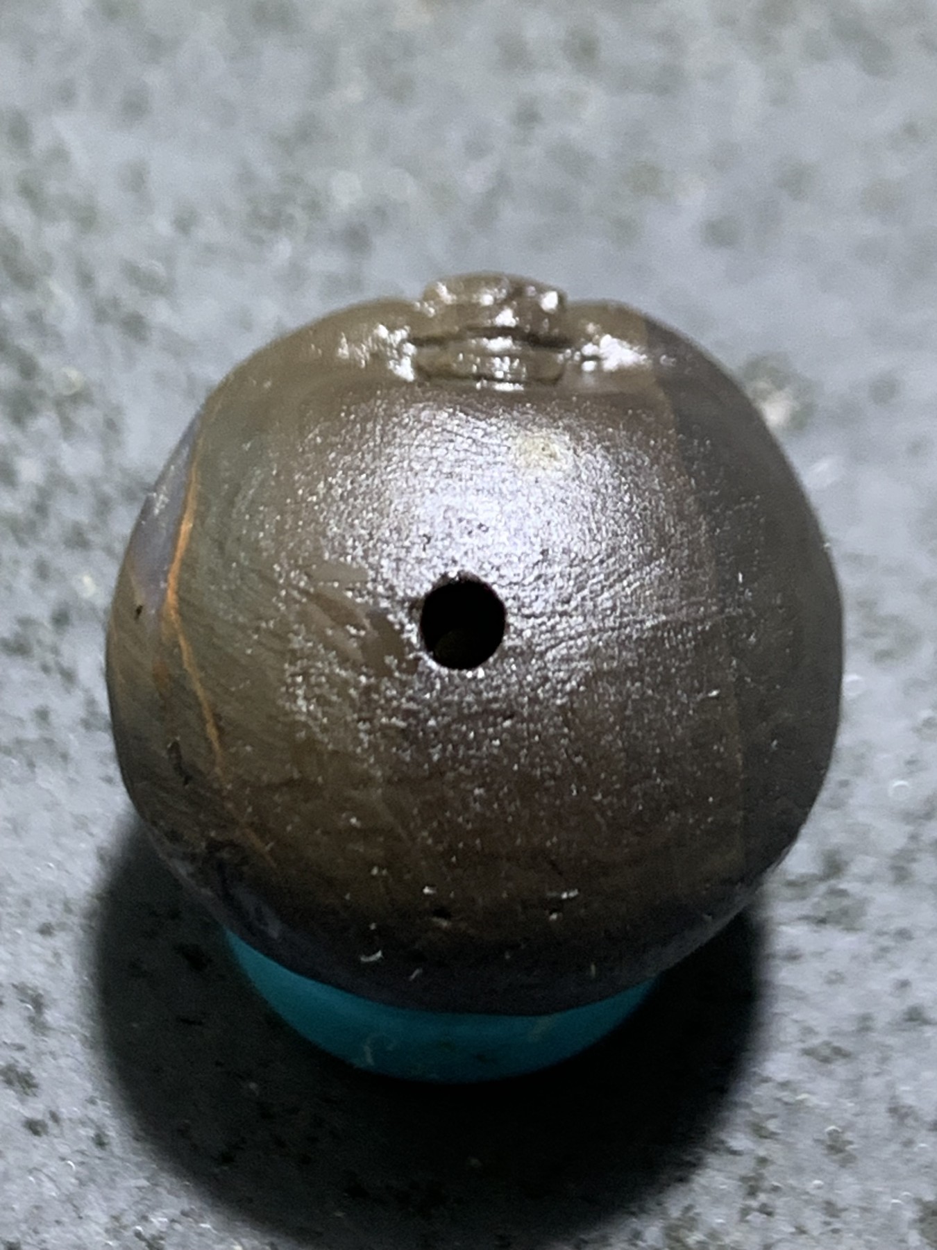 精美亚光战国红玛瑙手工俏色巧雕童子随形圆珠一个，