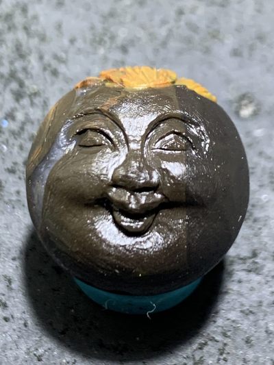 精美亚光战国红玛瑙手工俏色巧雕童子随形圆珠一个， - 精美亚光战国红玛瑙手工俏色巧雕童子随形圆珠一个，