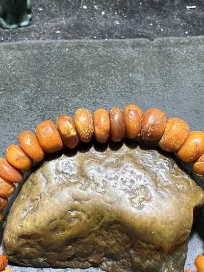 精美老蜜随形隔片手串一条 精美老蜜随形隔片手串一条