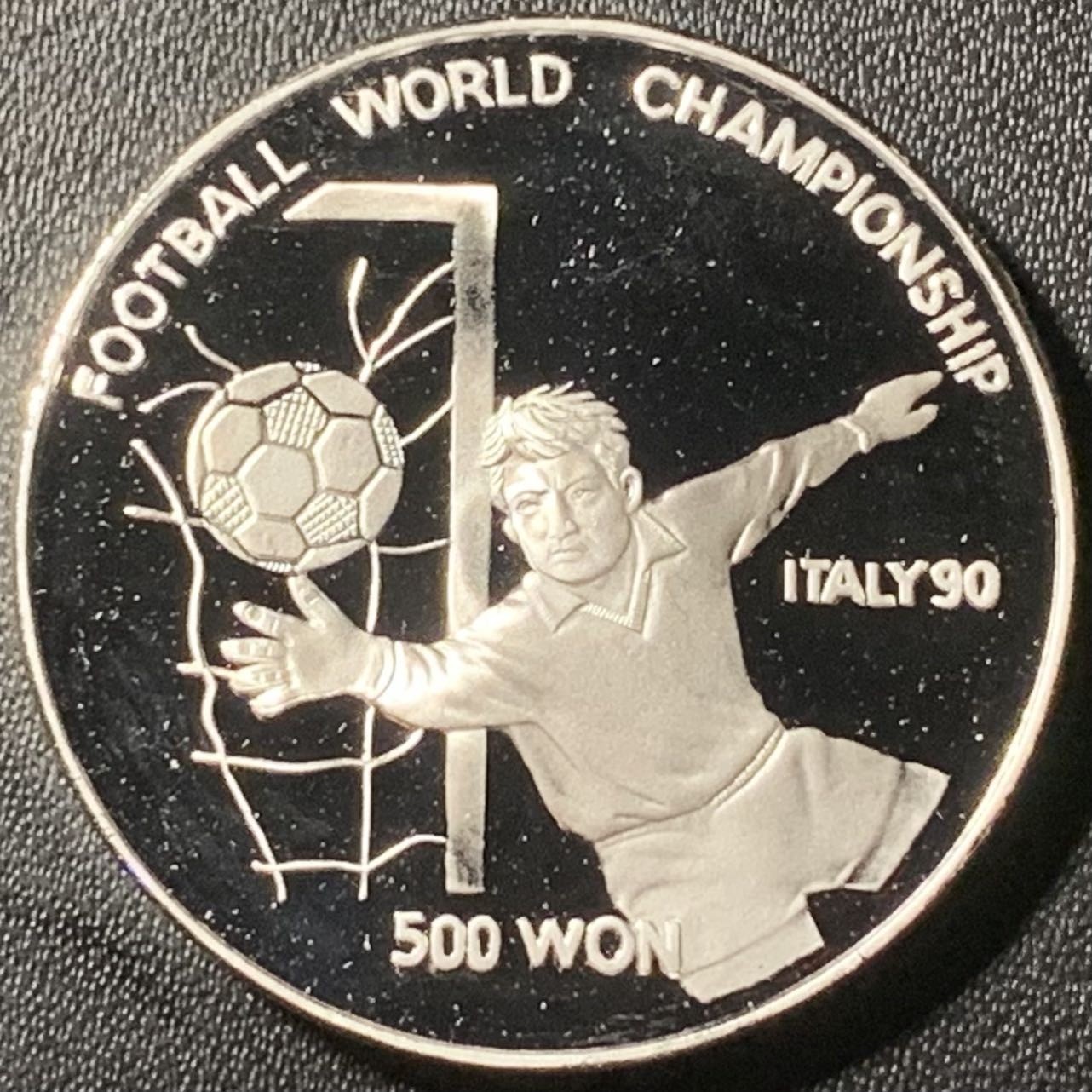 紫瑗钱币——第317期拍卖 朝鲜 1989年 90意大利世界杯 扑球 500圆 27克 0.999银 精制 少见