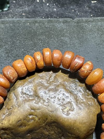 精美老蜜随形隔片手串一条 精美老蜜随形隔片手串一条