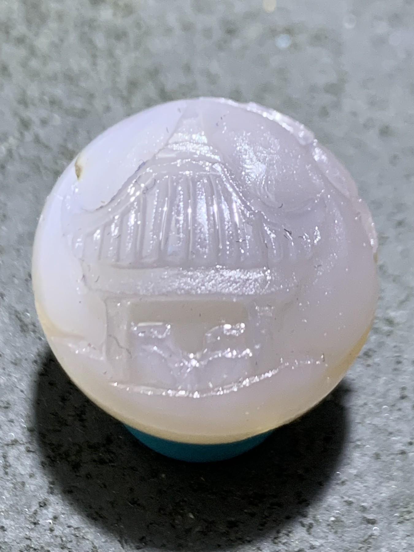 精美亚光高玉化巴西玛瑙手工俏色巧雕乐在其中2.0圆珠一个！