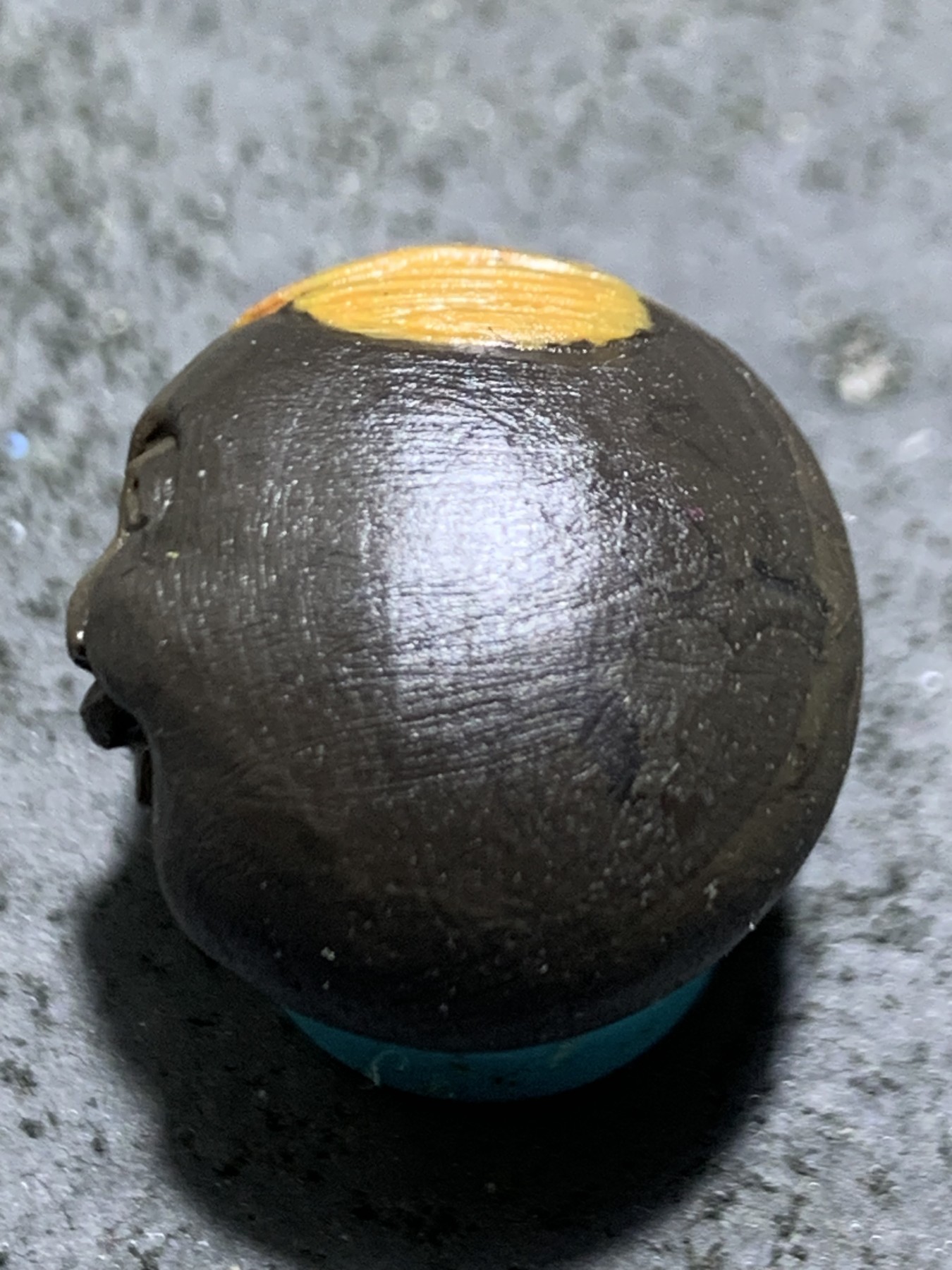 精美亚光战国红玛瑙手工俏色巧雕童子随形圆珠一个，