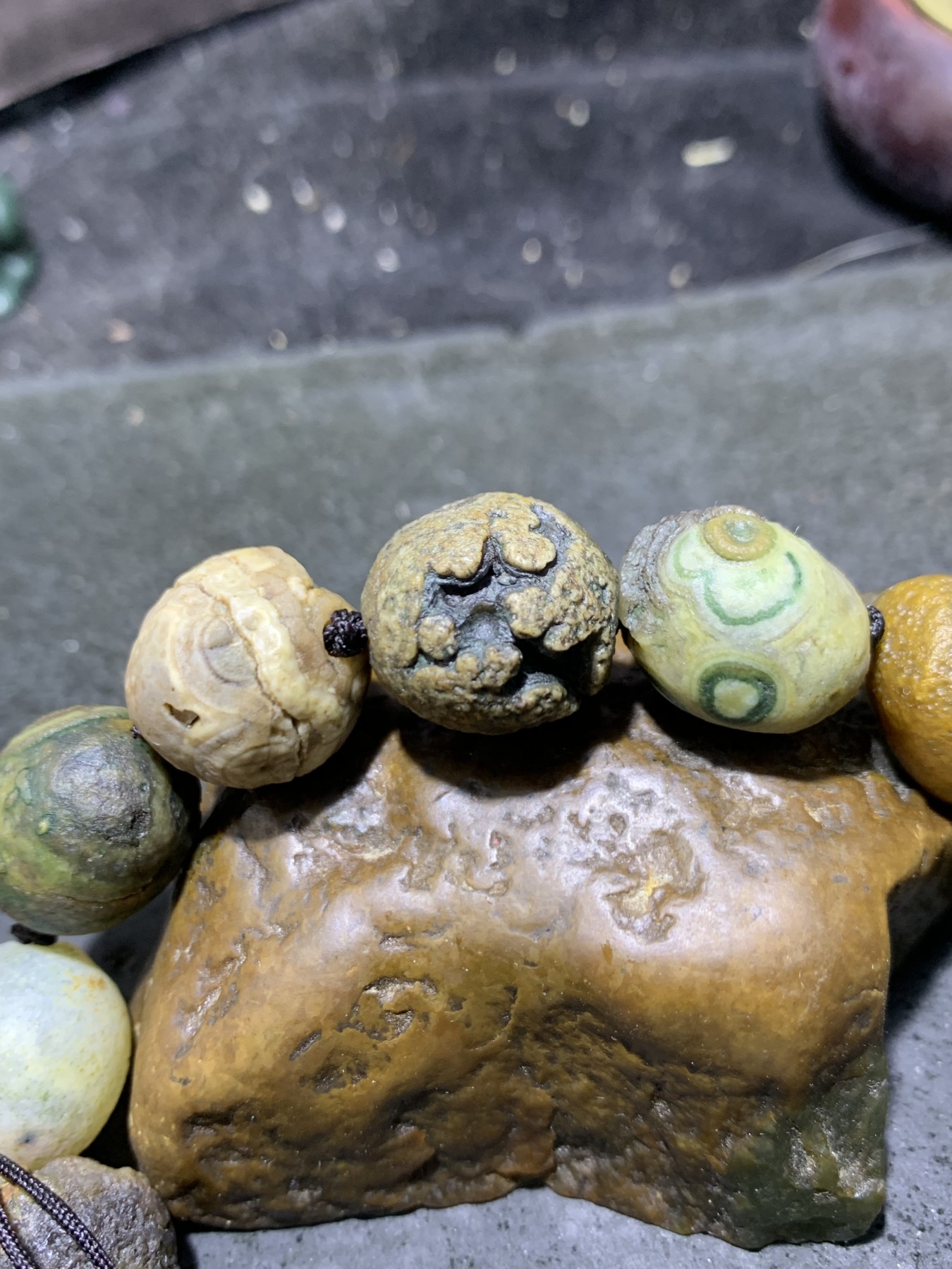 精美外蒙眼石手工编织手串一条