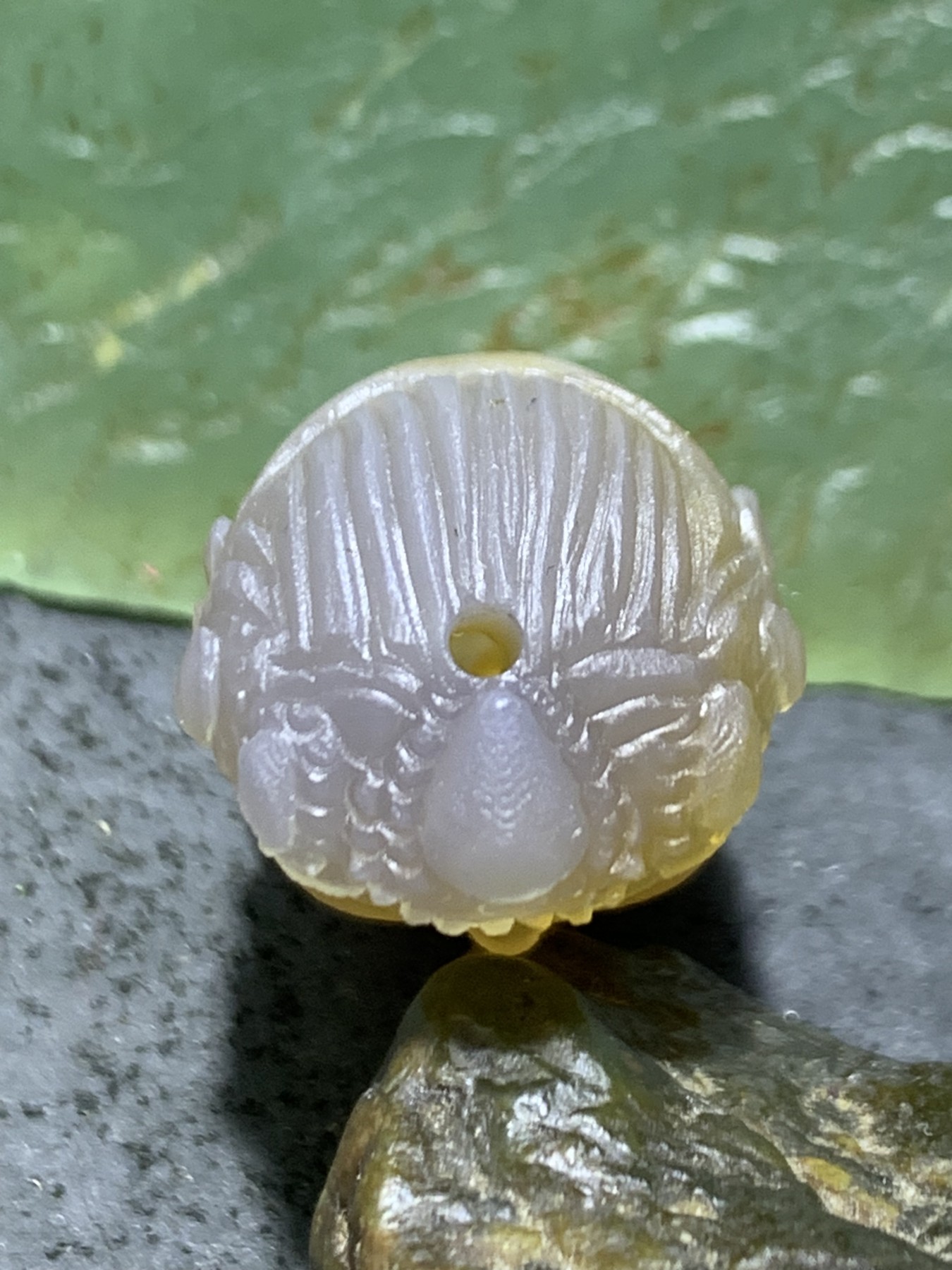 精美亚光高玉化巴西玛瑙手工满工雕刻宝宝菩萨珠子（吊坠）一个！