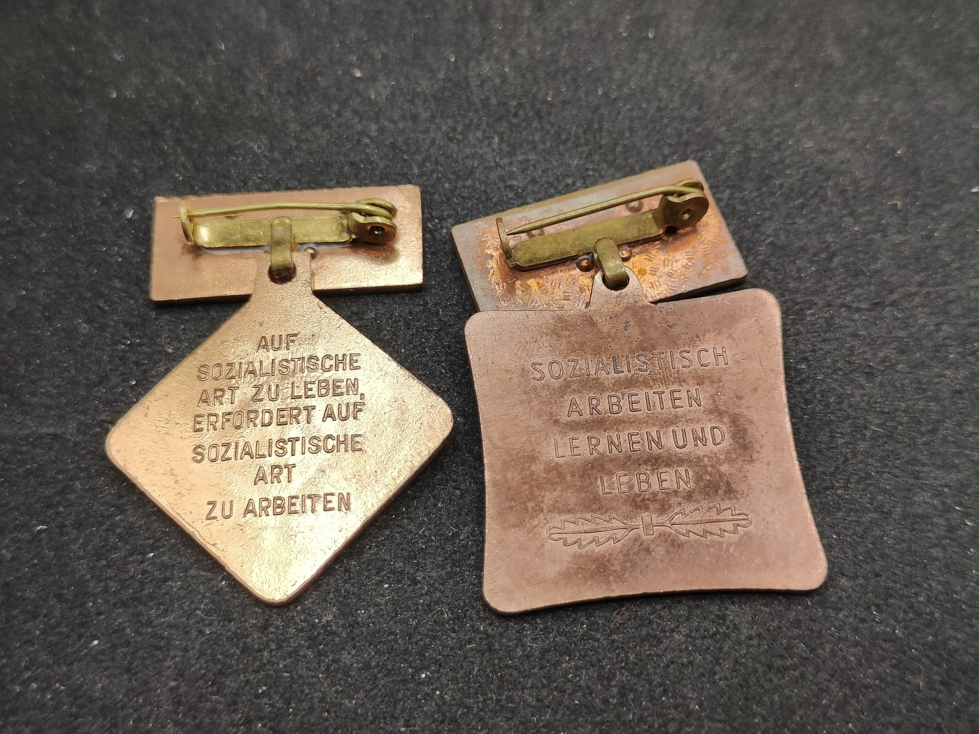 全场0元起拍 第100期 咸鱼国勋章拍卖专场 10月18日（周日）下午6：00开始 东德劳动奖章两个