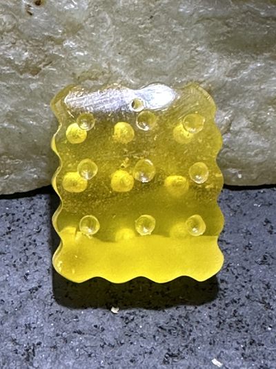 精美天然乌克兰原矿蜜蜡雕刻饼干吊坠一个， - 精美天然乌克兰原矿蜜蜡雕刻饼干吊坠一个，