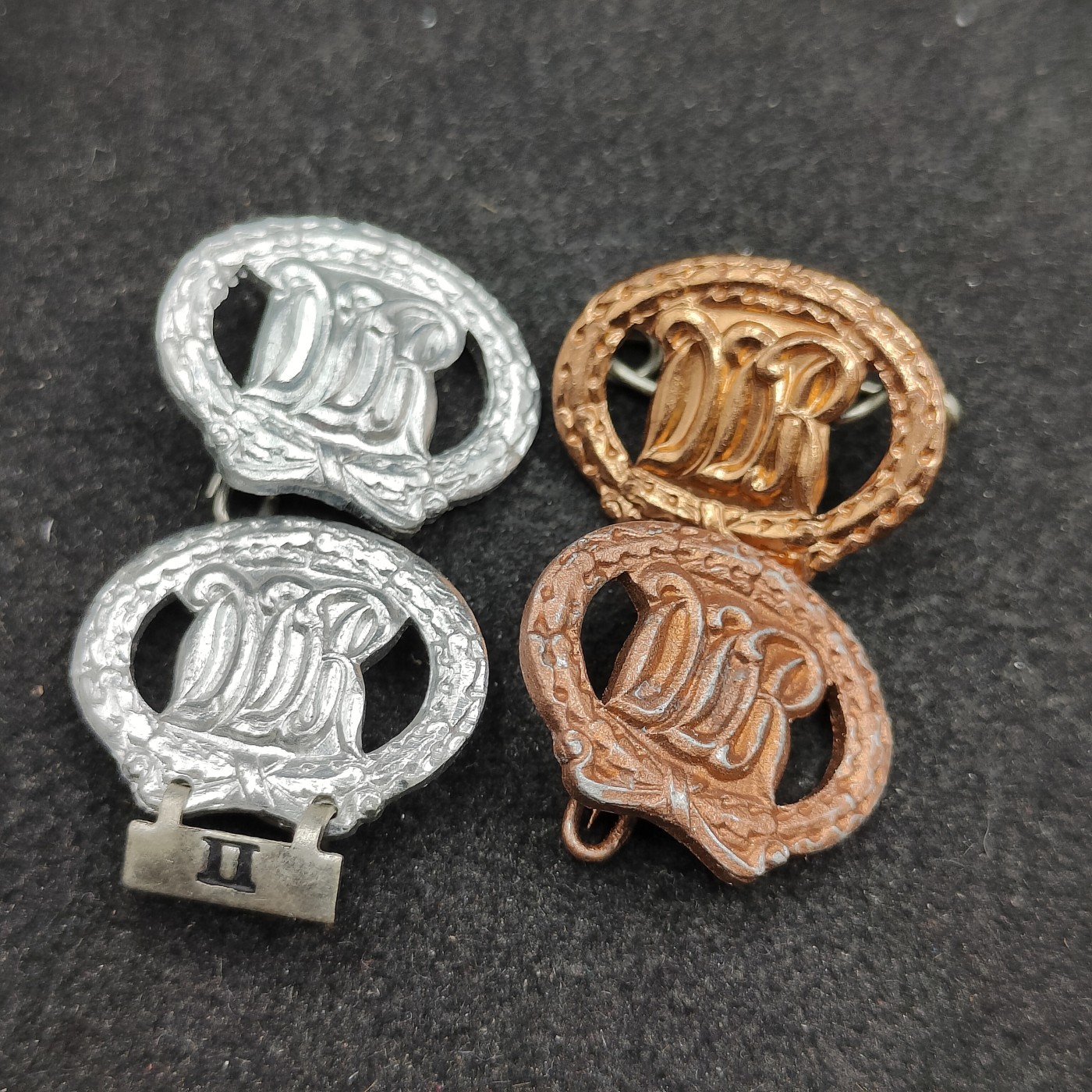 全场0元起拍 第100期 咸鱼国勋章拍卖专场 10月18日（周日）下午6：00开始 东德体能章一组