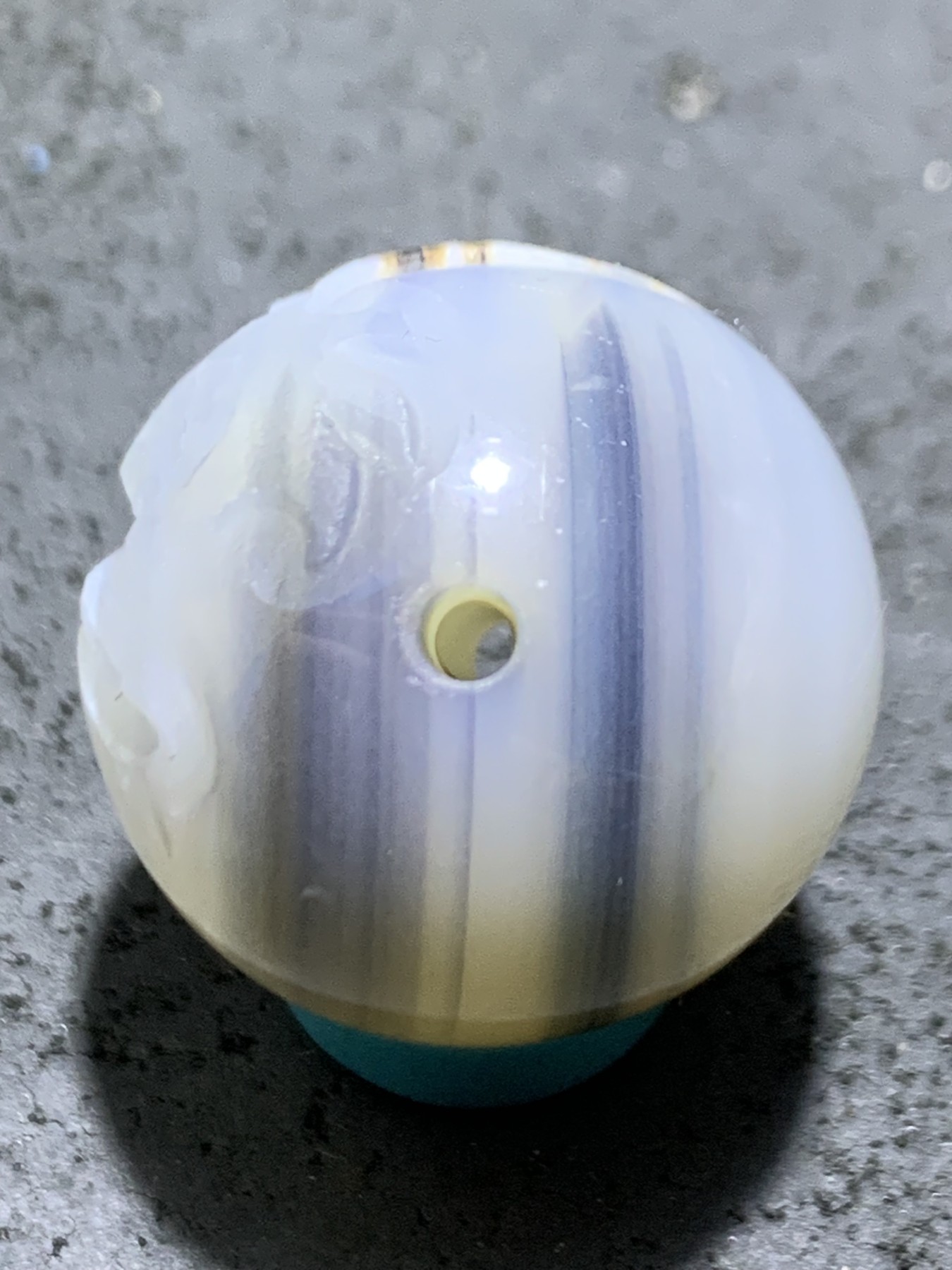 精美亚光高玉化巴西玛瑙手工俏色巧雕招财金蟾2.0圆珠一个！