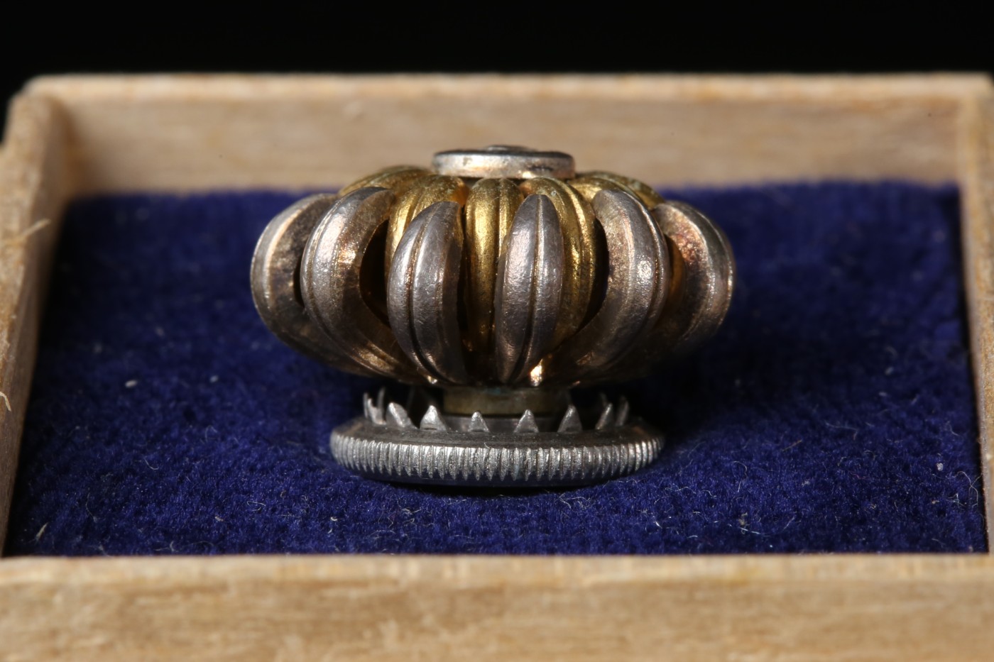 0押金拍卖 全场0起 大陆勋赏俱乐部第七期拍卖 （代拍）农业委员会徽章中间9k金莲花纯银 6.5g重