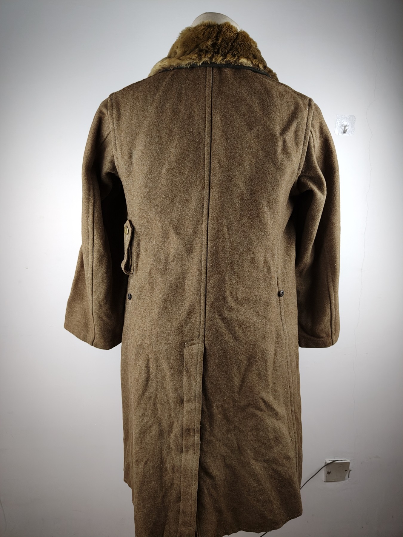 全场0元起拍 第100期 咸鱼国勋章拍卖专场 10月18日（周日）下午6：00开始 日本战时 三式士兵大衣 关东菌毛领样式