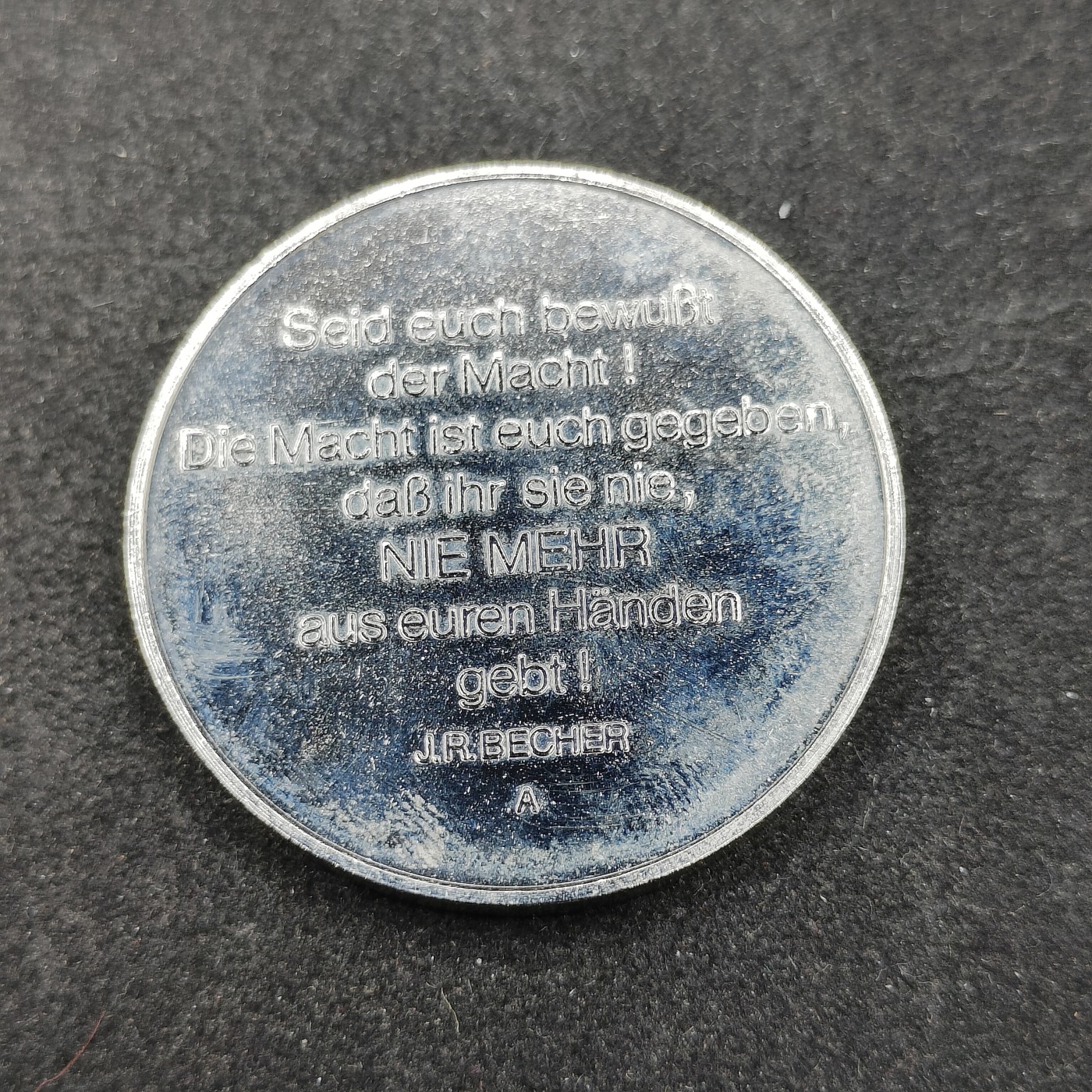 全场0元起拍 第100期 咸鱼国勋章拍卖专场 10月18日（周日）下午6：00开始 东德人民军纪念章
