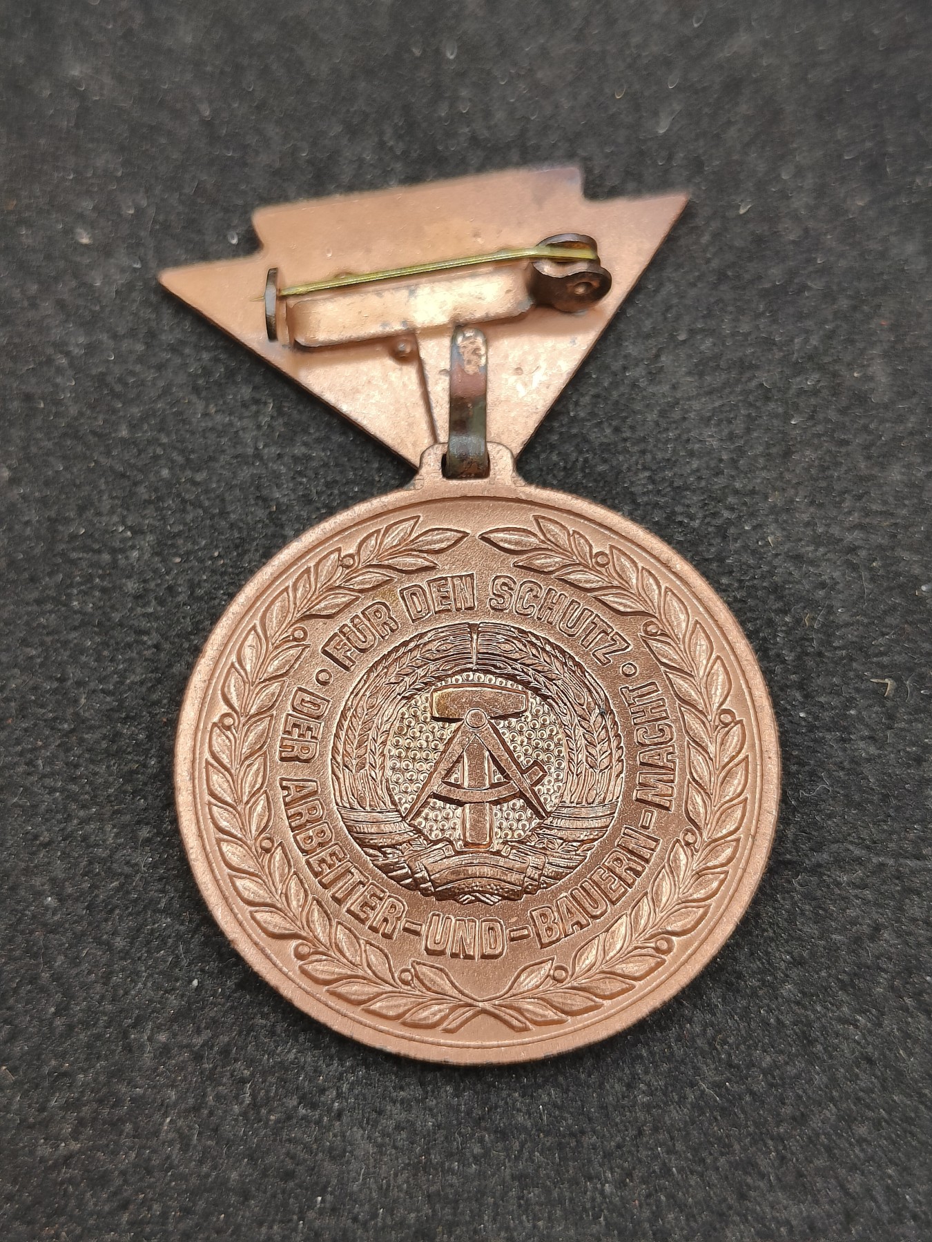 全场0元起拍 第100期 咸鱼国勋章拍卖专场 10月18日（周日）下午6：00开始 东德人民军预备役证章