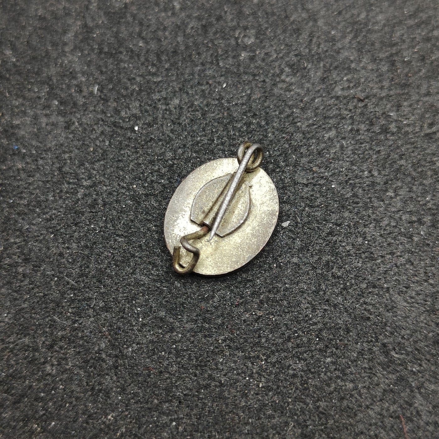 全场0元起拍 第100期 咸鱼国勋章拍卖专场 10月18日（周日）下午6：00开始 东德社会统一党党徽 早期珐琅版