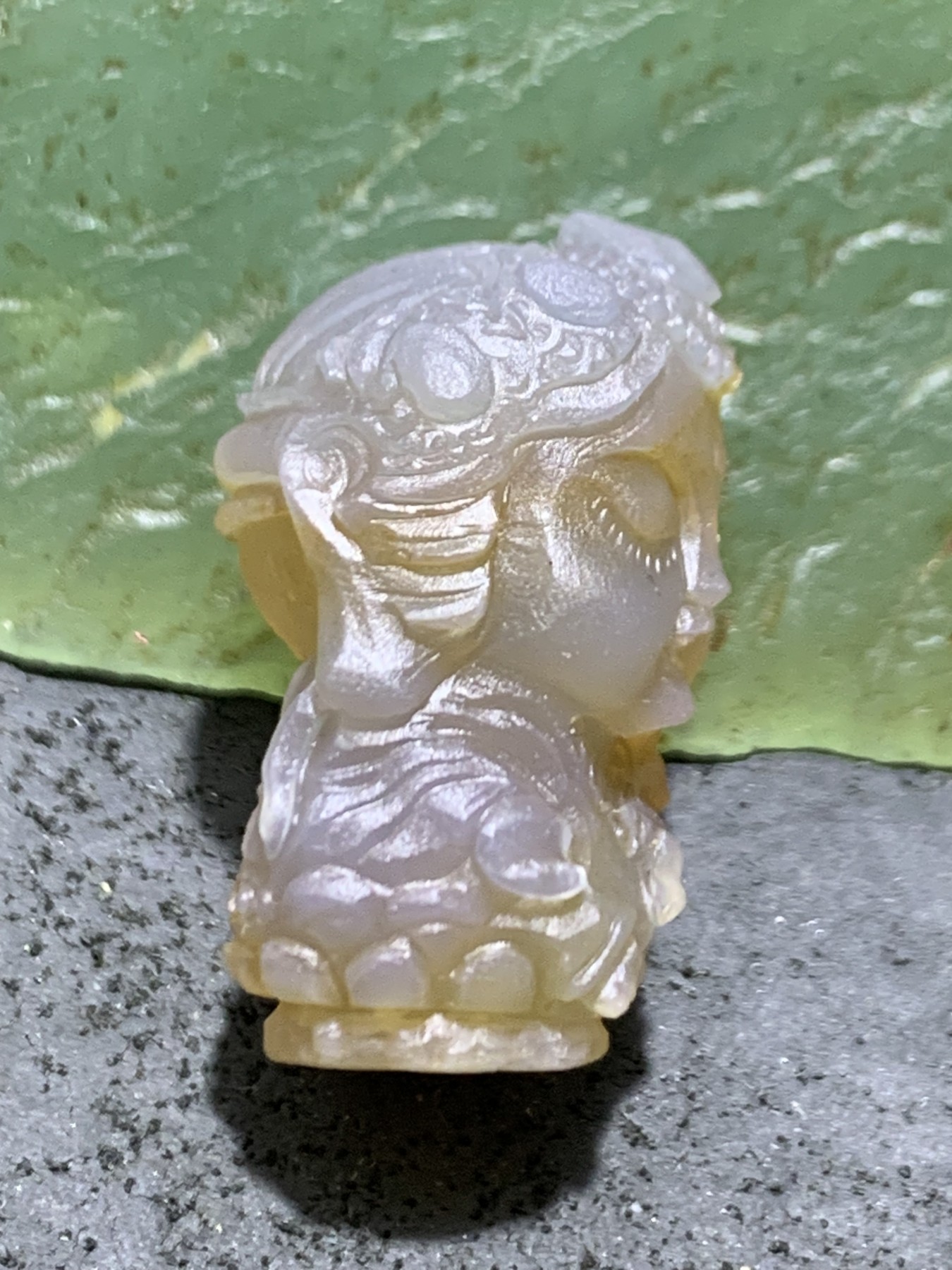 精美亚光高玉化巴西玛瑙手工满工雕刻宝宝菩萨珠子（吊坠）一个！