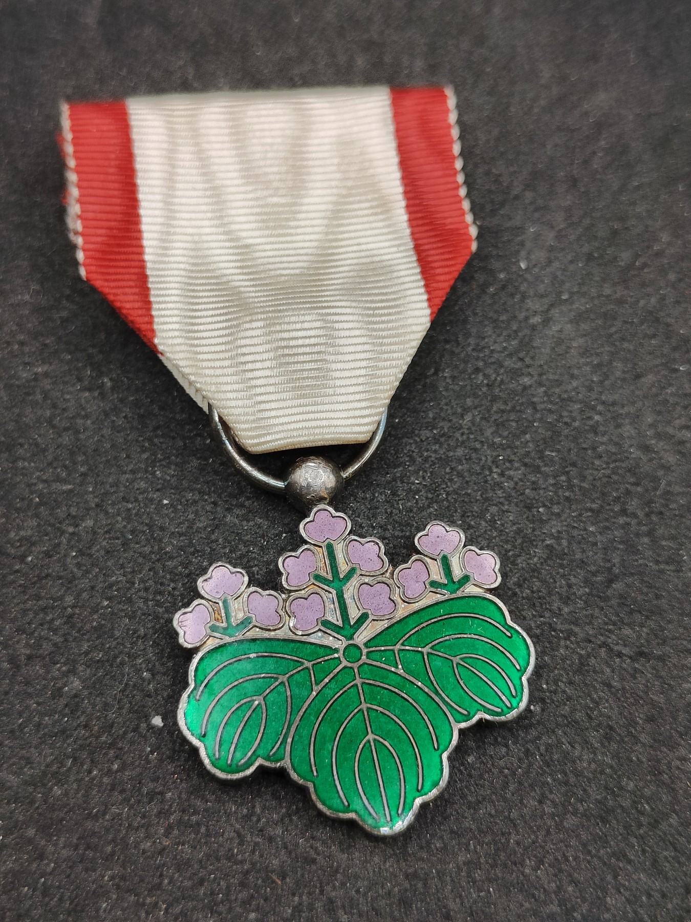 全场0元起拍 第100期 咸鱼国勋章拍卖专场 10月18日（周日）下午6：00开始 纯银制 日本战后青叶裸章 美品珐琅无损