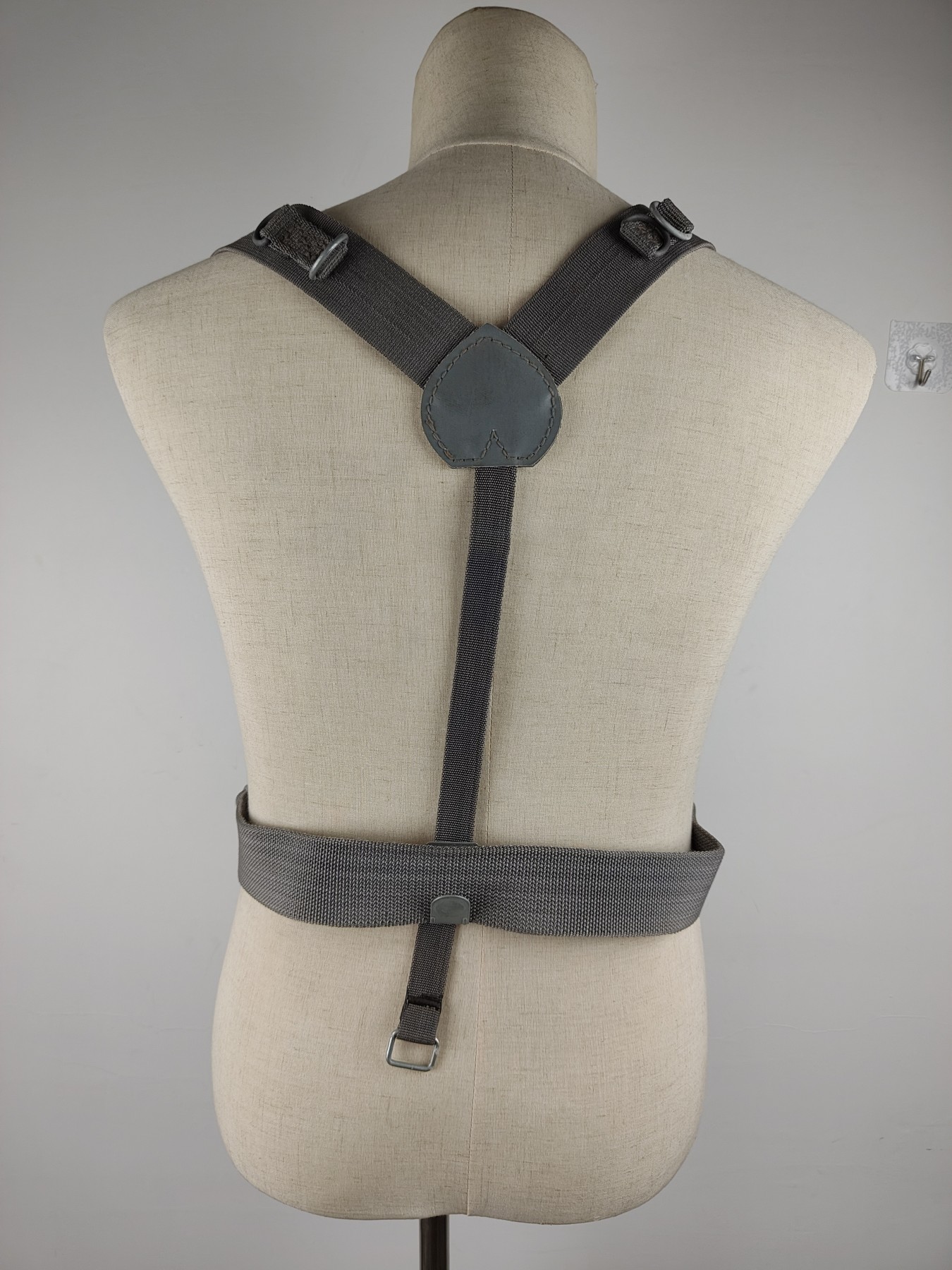 全场0元起拍 第100期 咸鱼国勋章拍卖专场 10月18日（周日）下午6：00开始 东德陆军作训y带+腰带一套