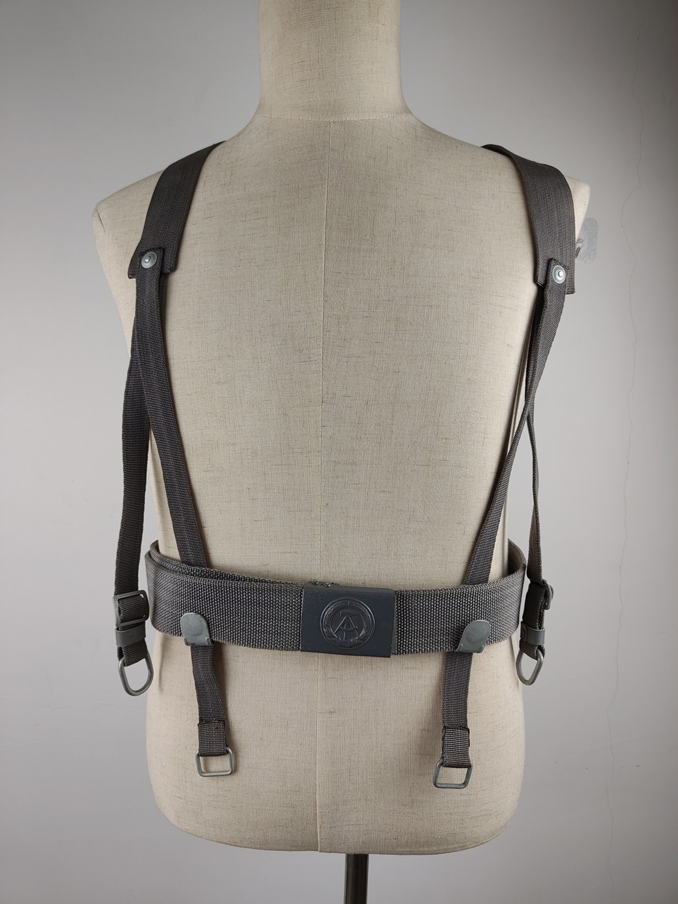 全场0元起拍 第100期 咸鱼国勋章拍卖专场 10月18日（周日）下午6：00开始 东德陆军作训y带+腰带一套