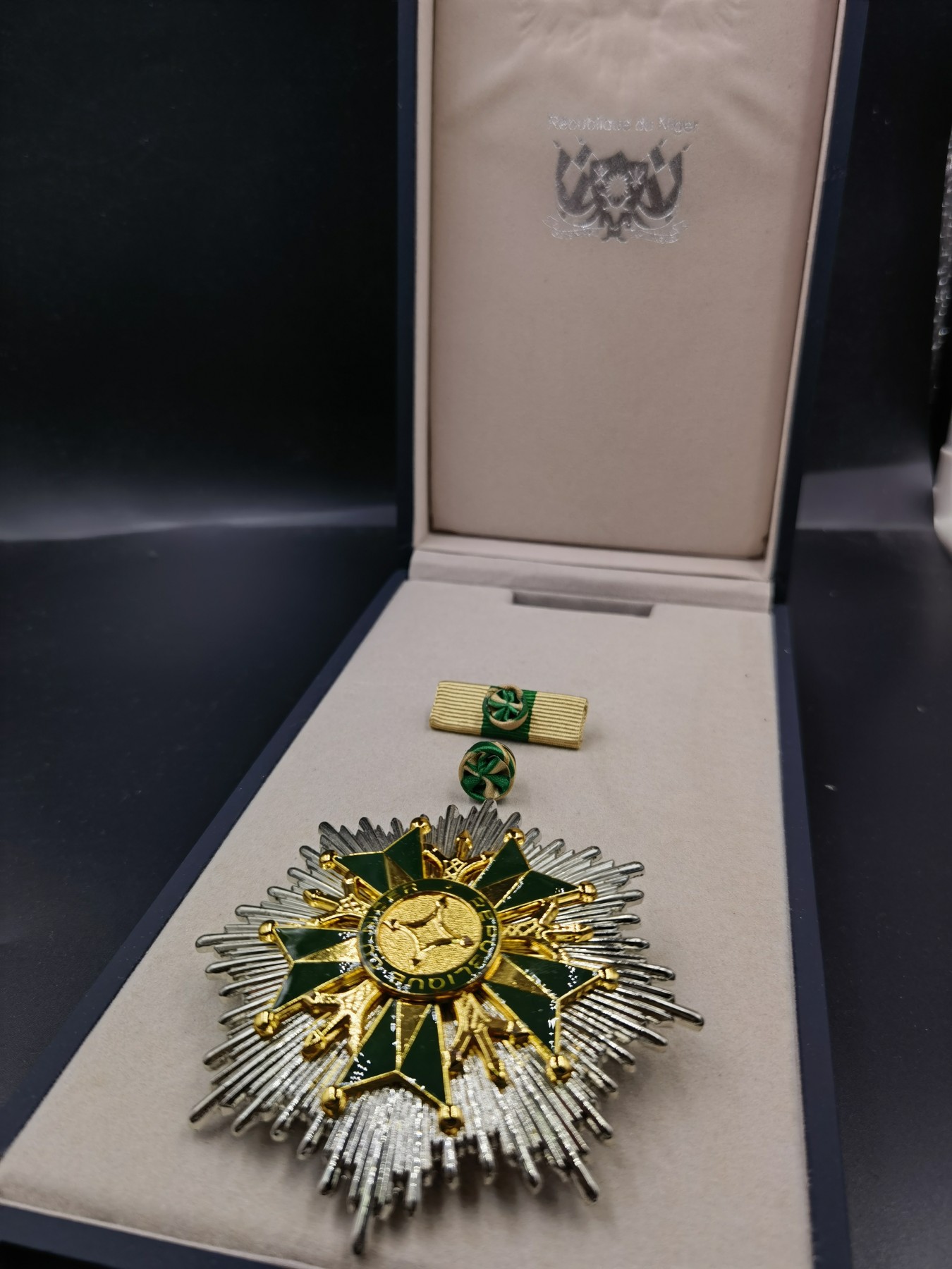 0押金拍卖 全场0起 大陆勋赏俱乐部第七期拍卖 原盒尼日尔共和国大军官级功勋勋章星芒章