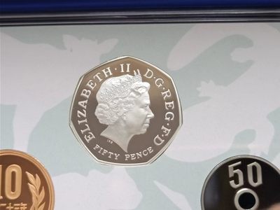 【淘币小摊】实时拍第八百九十六拍   银币套币场    每周一统一发货 日本2011年精制套币含英国wwf50周年纪念50便士银币