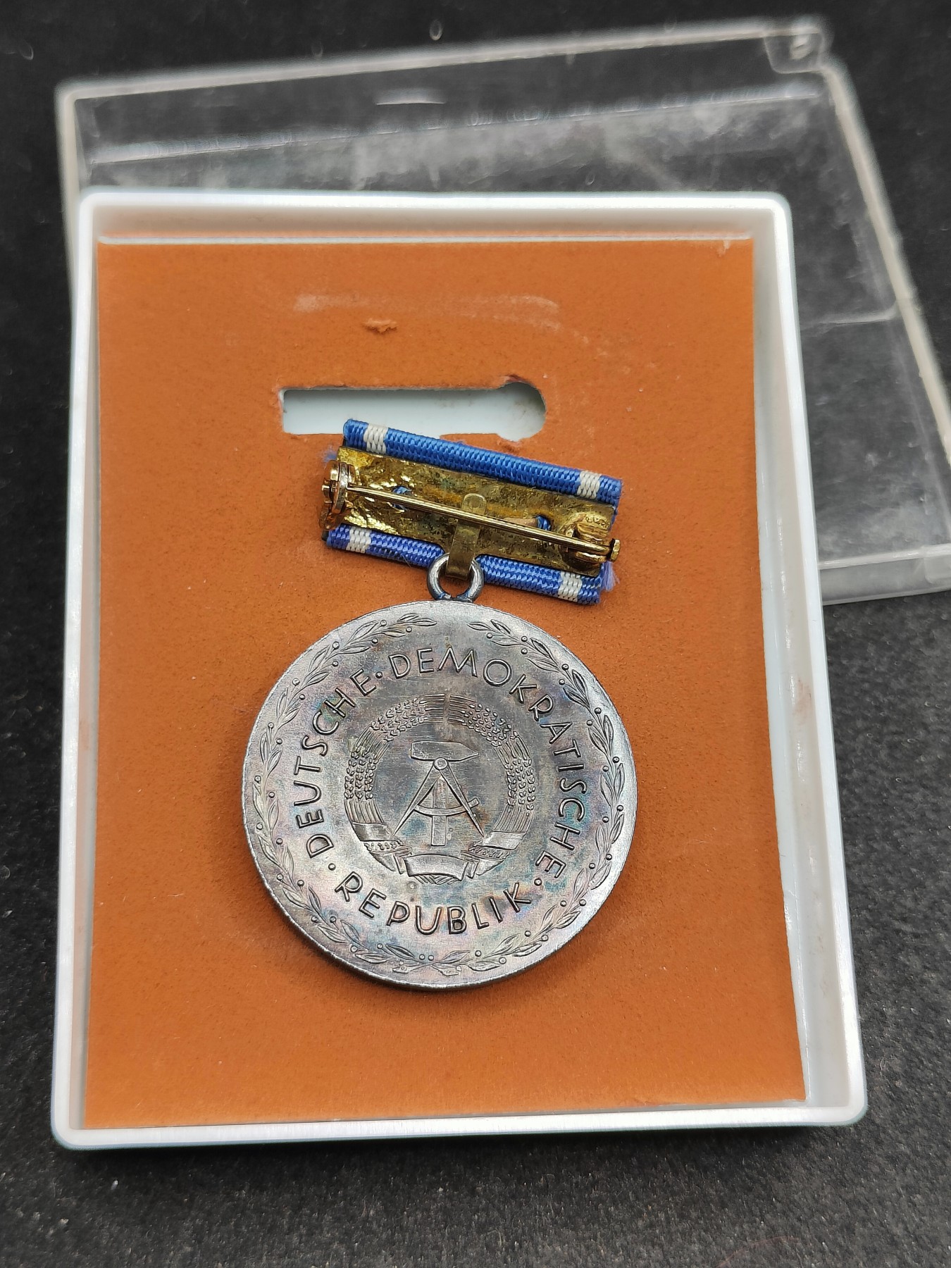 全场0元起拍 第100期 咸鱼国勋章拍卖专场 10月18日（周日）下午6：00开始 东德早期镀银 裴斯洛泰齐忠诚服务奖章