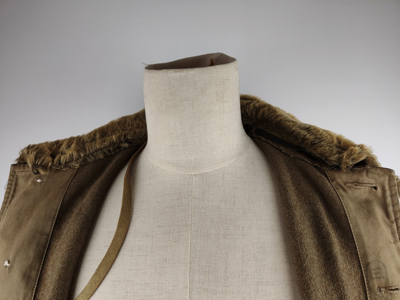 全场0元起拍 第100期 咸鱼国勋章拍卖专场 10月18日（周日）下午6：00开始 日本战时 三式士兵大衣 关东菌毛领样式