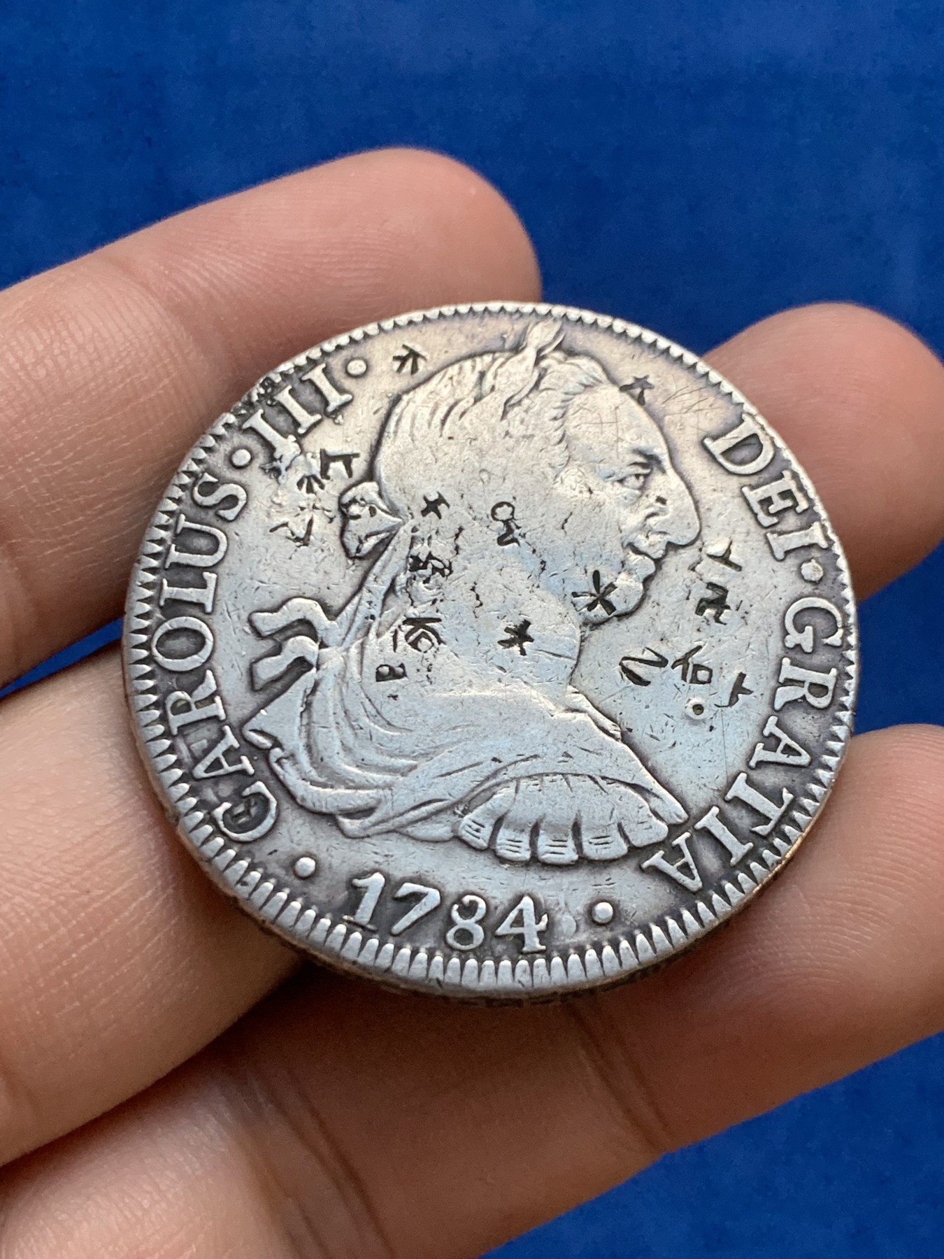 《竞宝斋》第207场-周日，周一 2场 (全场包邮) 西属 墨西哥 1784年 卡三 8R 双柱大银币 有戳有划 整体味道不错