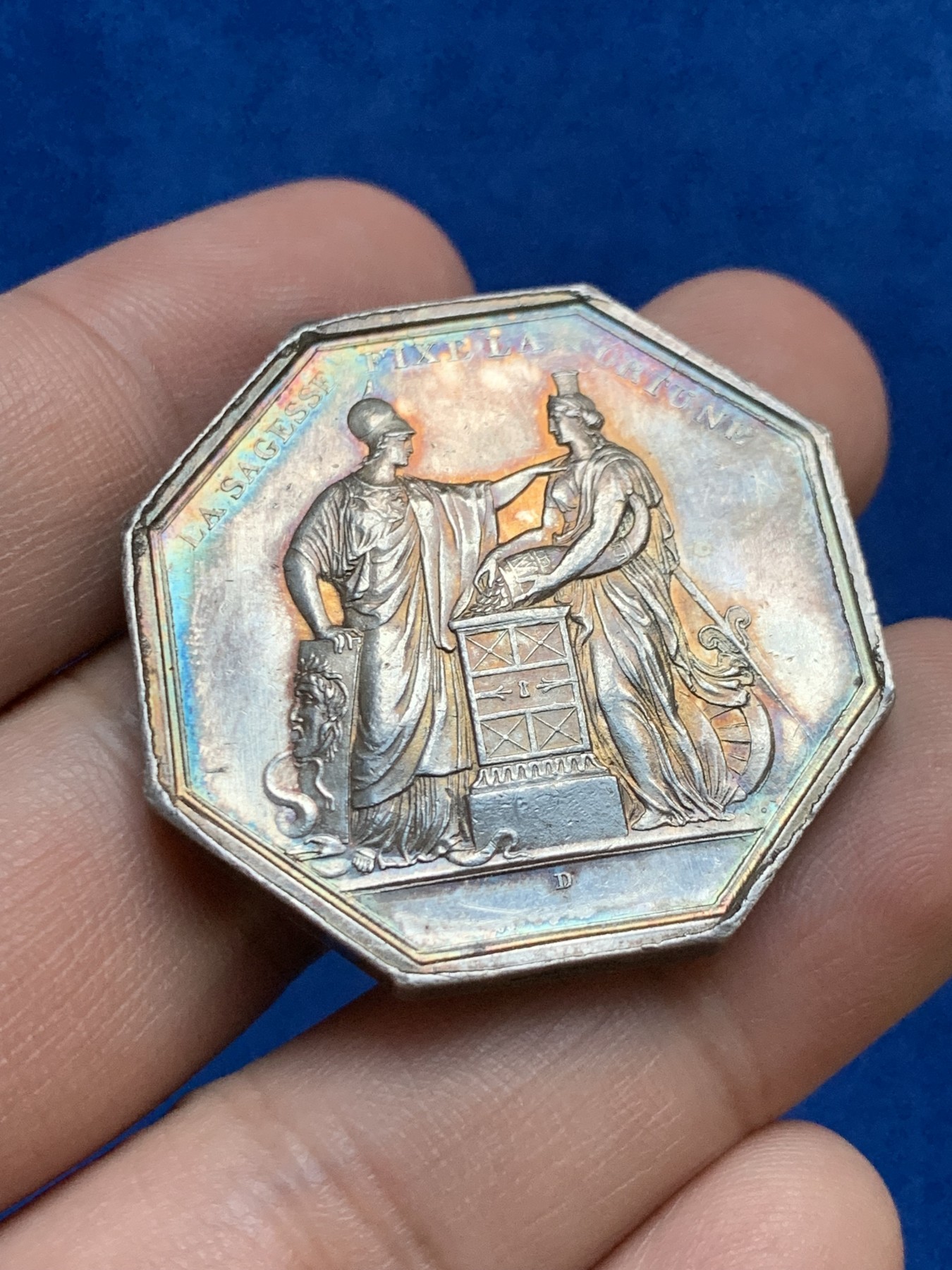 《竞宝斋》第207场-周日，周一 2场 (全场包邮) 法国1845-1860年早期法兰西银行八角银质代币 重量：24.7gr 36.3mm 边铭：手指+银标