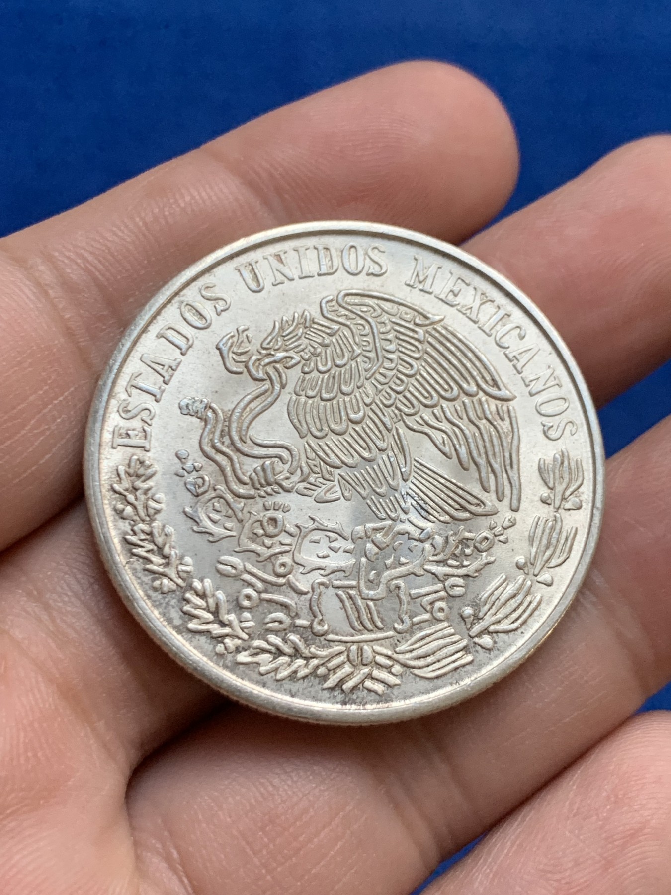 《竞宝斋》第207场-周日，周一 2场 (全场包邮) 墨西哥 1978年西装男普拉塔普拉100比索银币 光度好