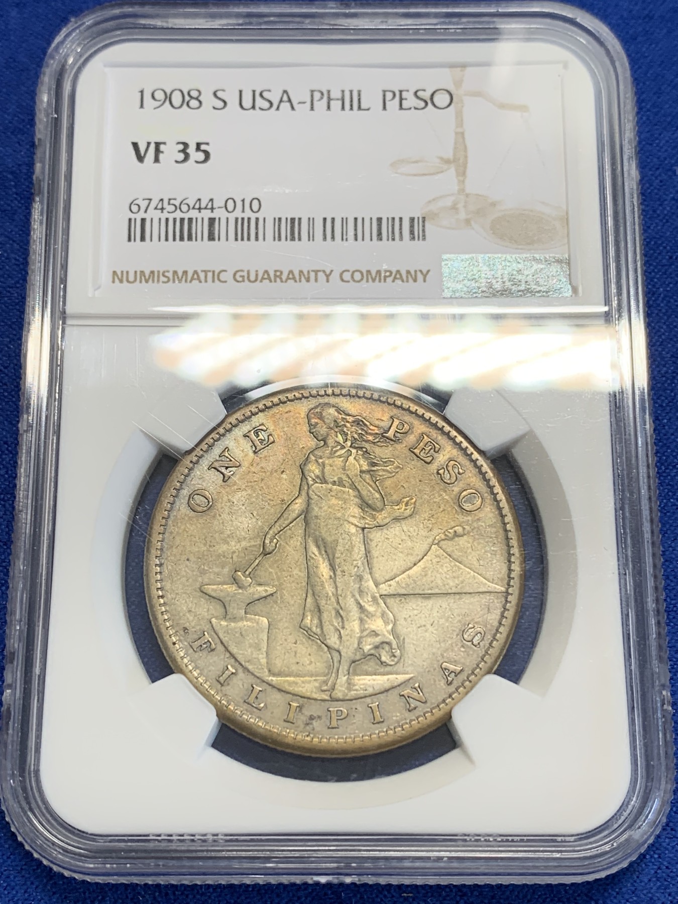 《竞宝斋》第207场-周日，周一 2场 (全场包邮) NGC-VF35 美属菲律宾 1908年 1比索 打铁女神 银币 原味包浆，难得出分美品