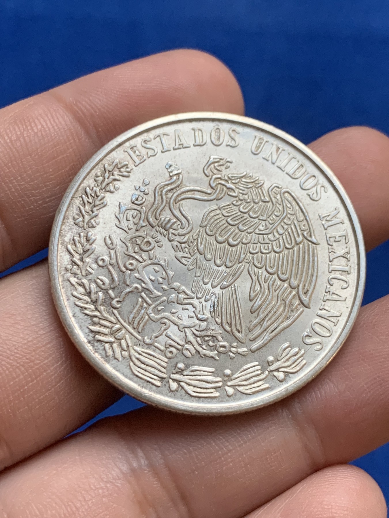 《竞宝斋》第207场-周日，周一 2场 (全场包邮) 墨西哥 1978年西装男普拉塔普拉100比索银币 光度好