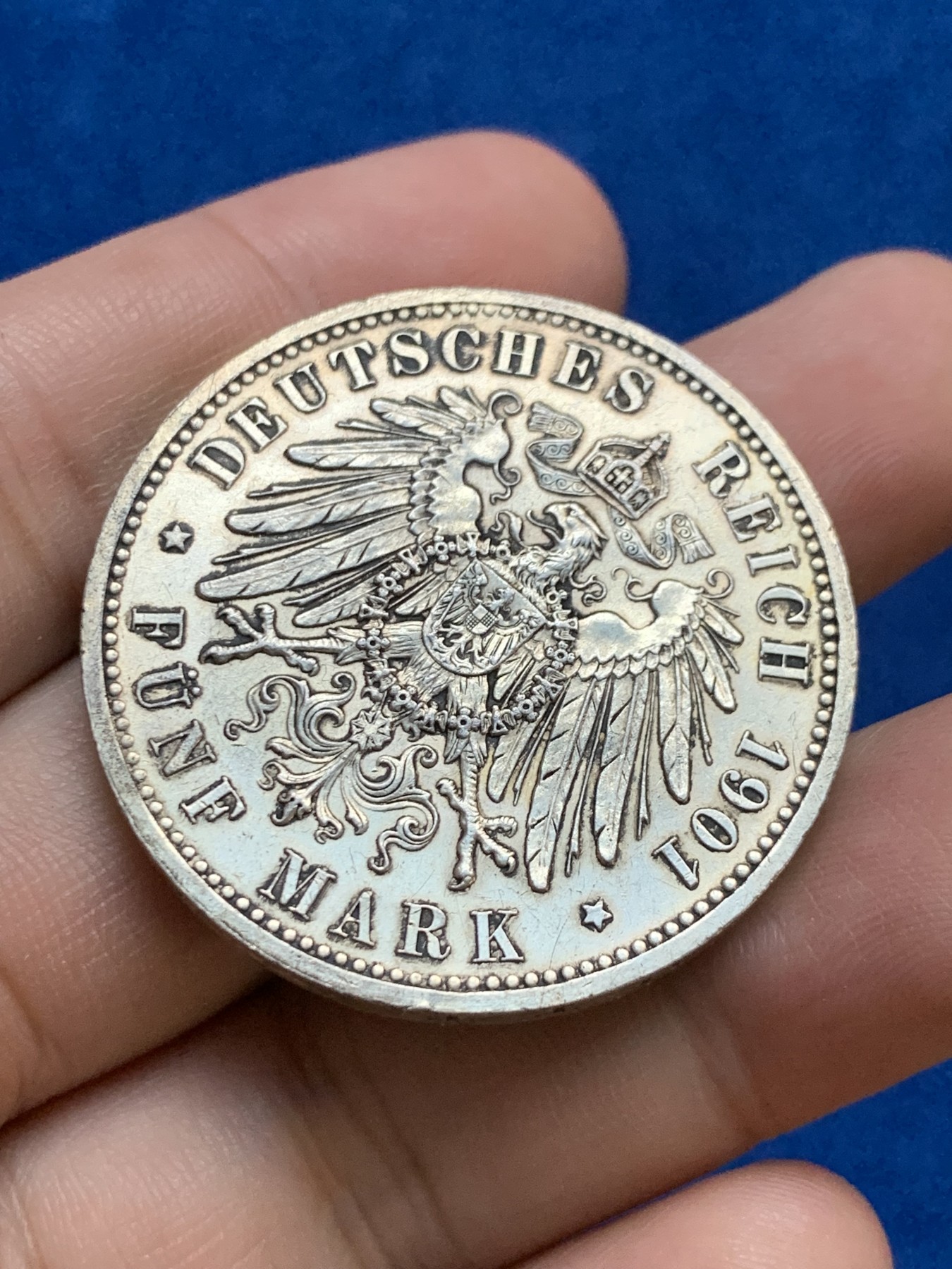 《竞宝斋》第207场-周日，周一 2场 (全场包邮) 德国1901年普鲁士建国200周年5马克银币 12点处边缘有极轻微的打磨痕迹