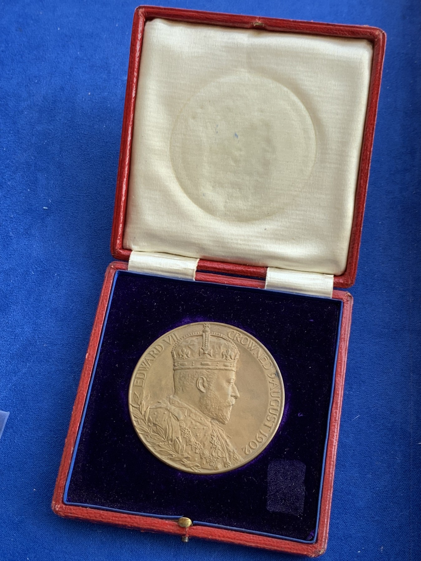 《竞宝斋》第207场-周日，周一 2场 (全场包邮) 英国1902年爱德华七世加冕大铜章，好品带原盒，55.6mm，80.8g