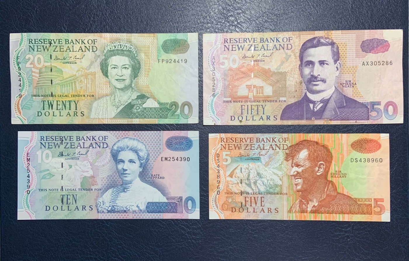 收藏联盟Quantum Auction 第297期拍卖  新西兰1992年5到50元 品种如图 一套均为首签名
