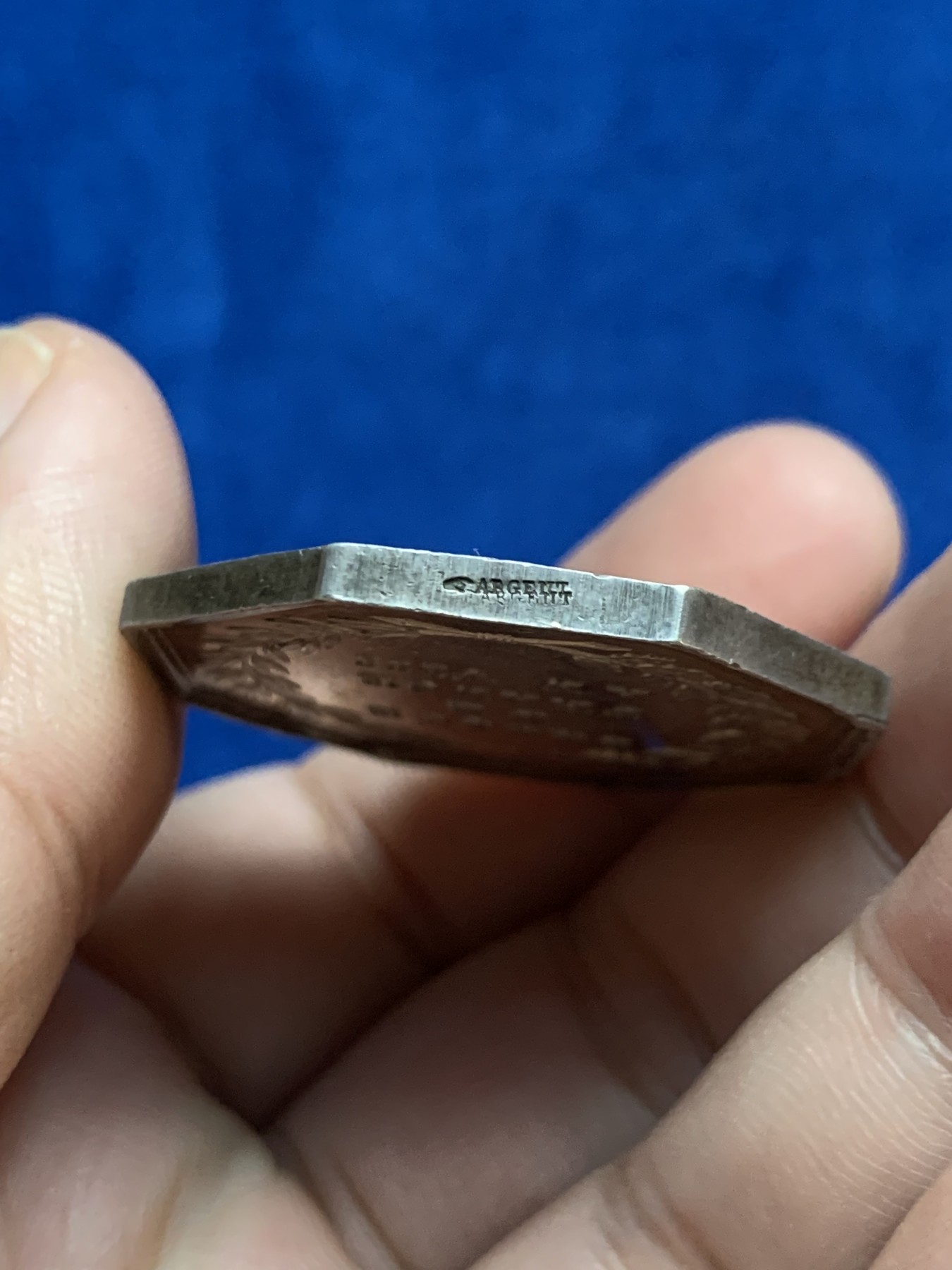 《竞宝斋》第207场-周日，周一 2场 (全场包邮) 法国1845-1860年早期法兰西银行八角银质代币 重量：24.7gr 36.3mm 边铭：手指+银标