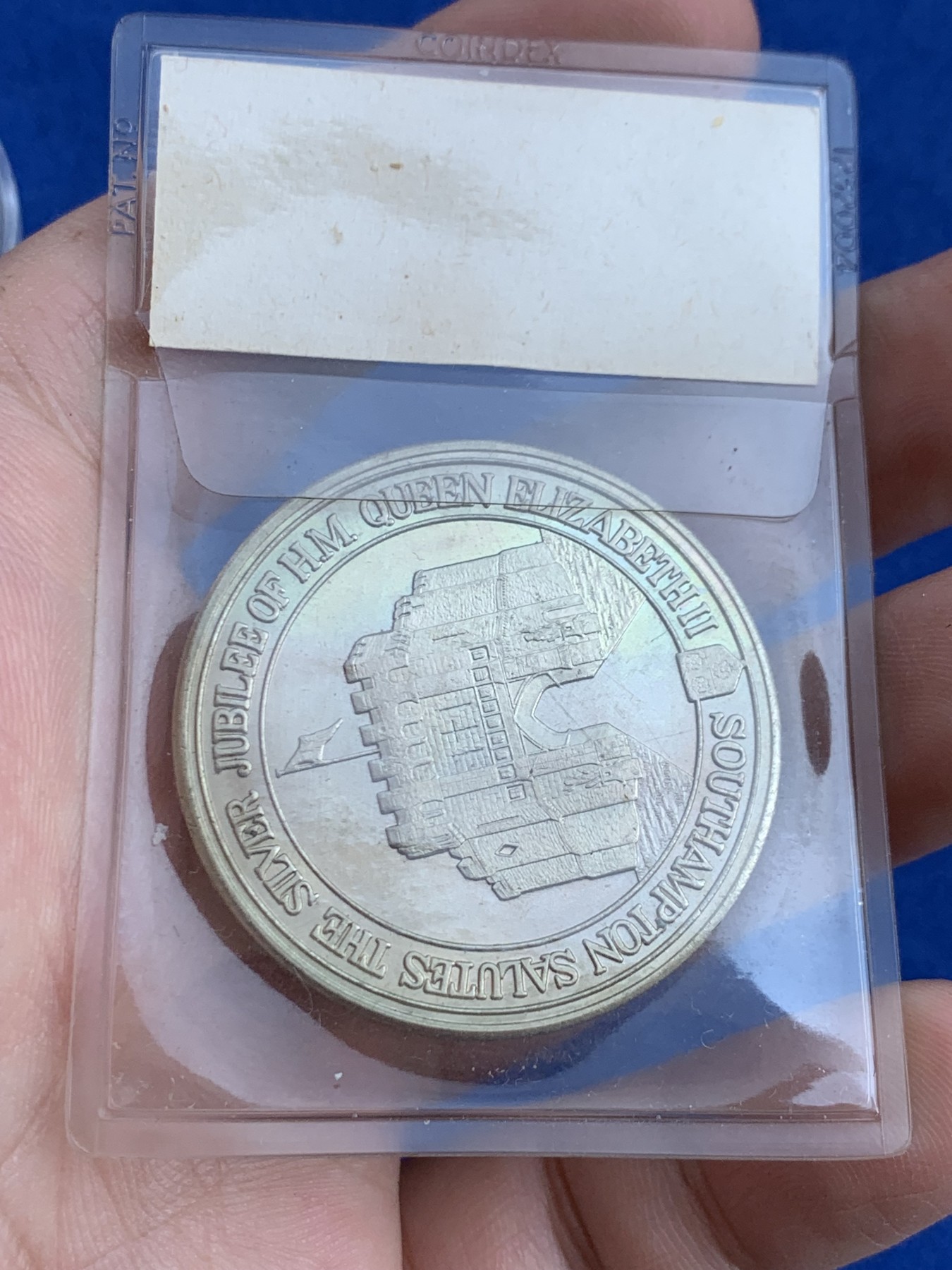 《竞宝斋》第207场-周日，周一 2场 (全场包邮) 1977年英国伊丽莎白二世加冕25周年纪念白铜章 26.6克 38mm